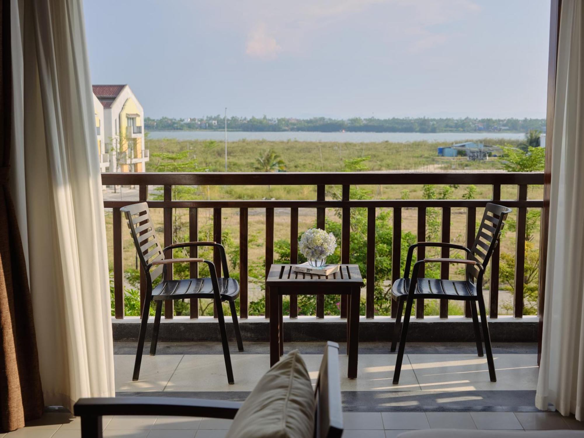 Deluxe Double or Twin Room Balcony River View