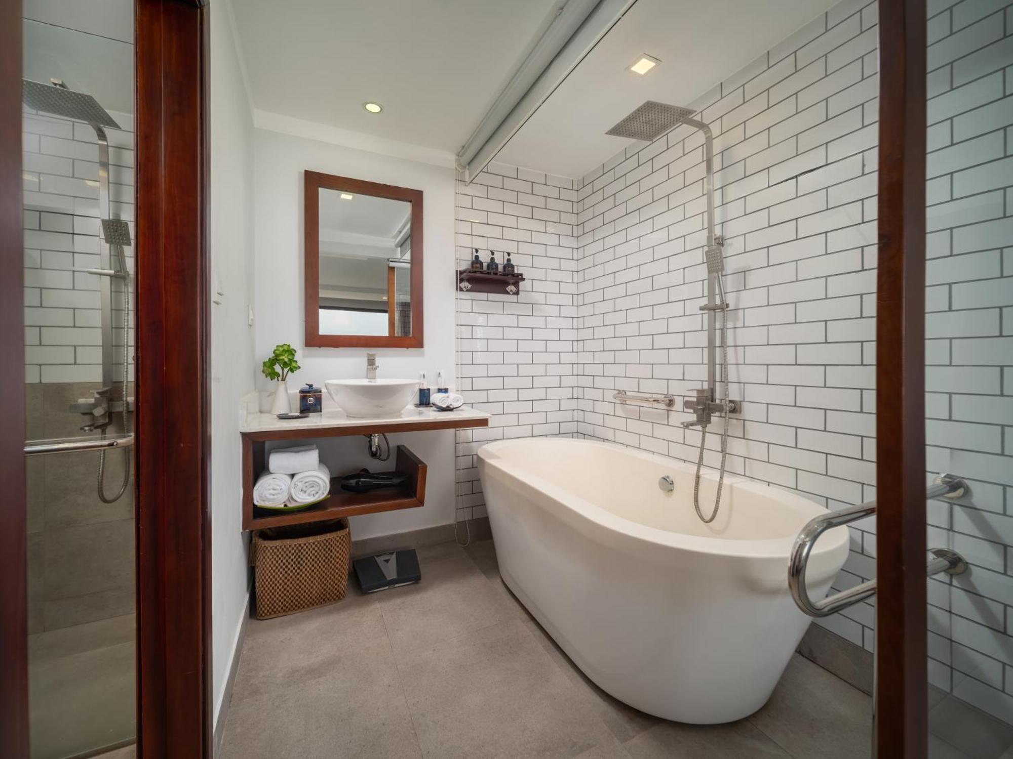 Deluxe Double or Twin Room Balcony River View