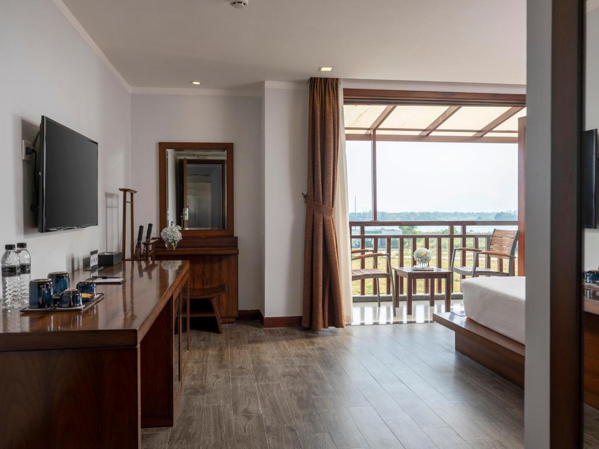 Deluxe Double or Twin Room Balcony River View