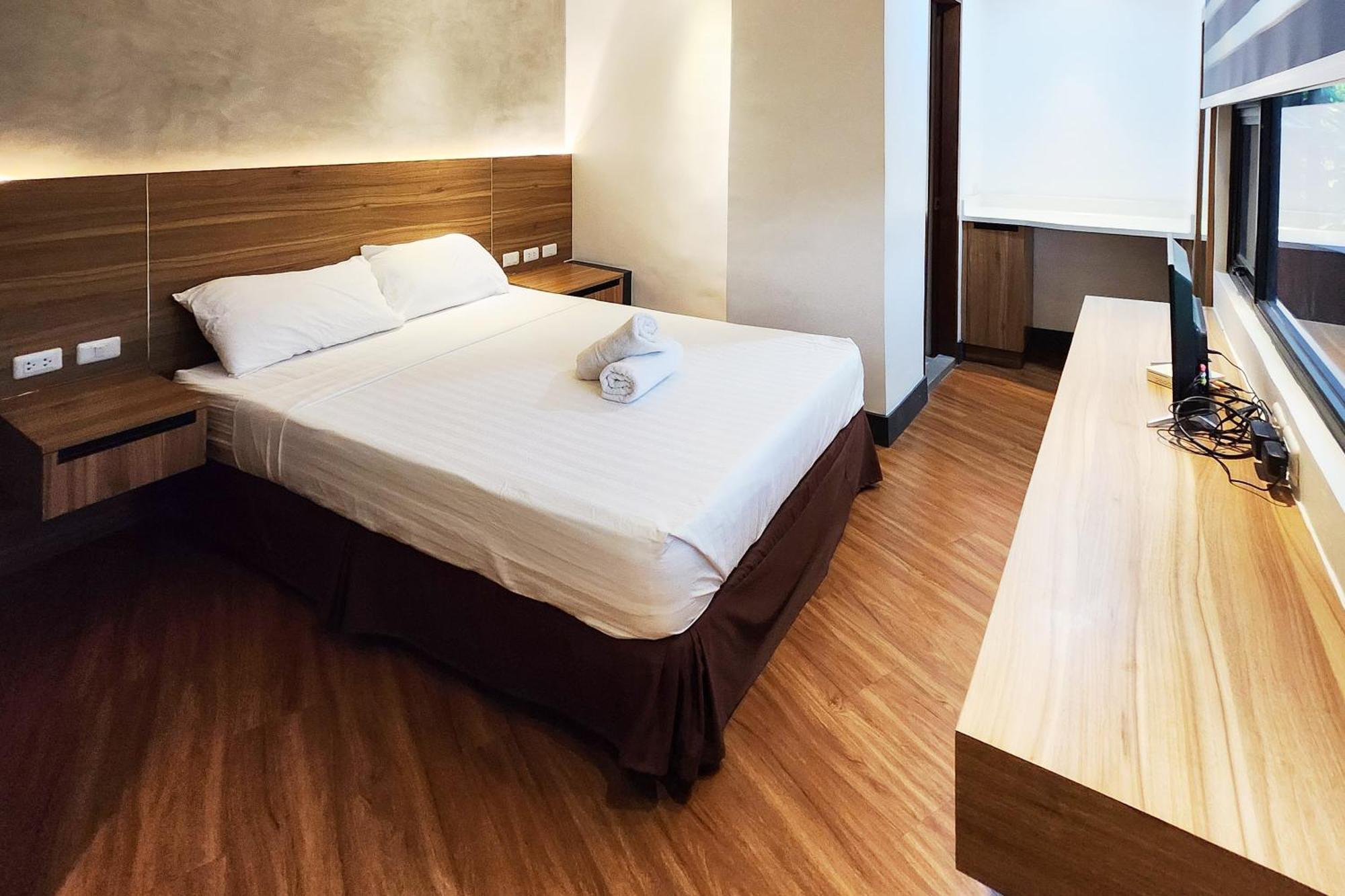 Deluxe Queen Room