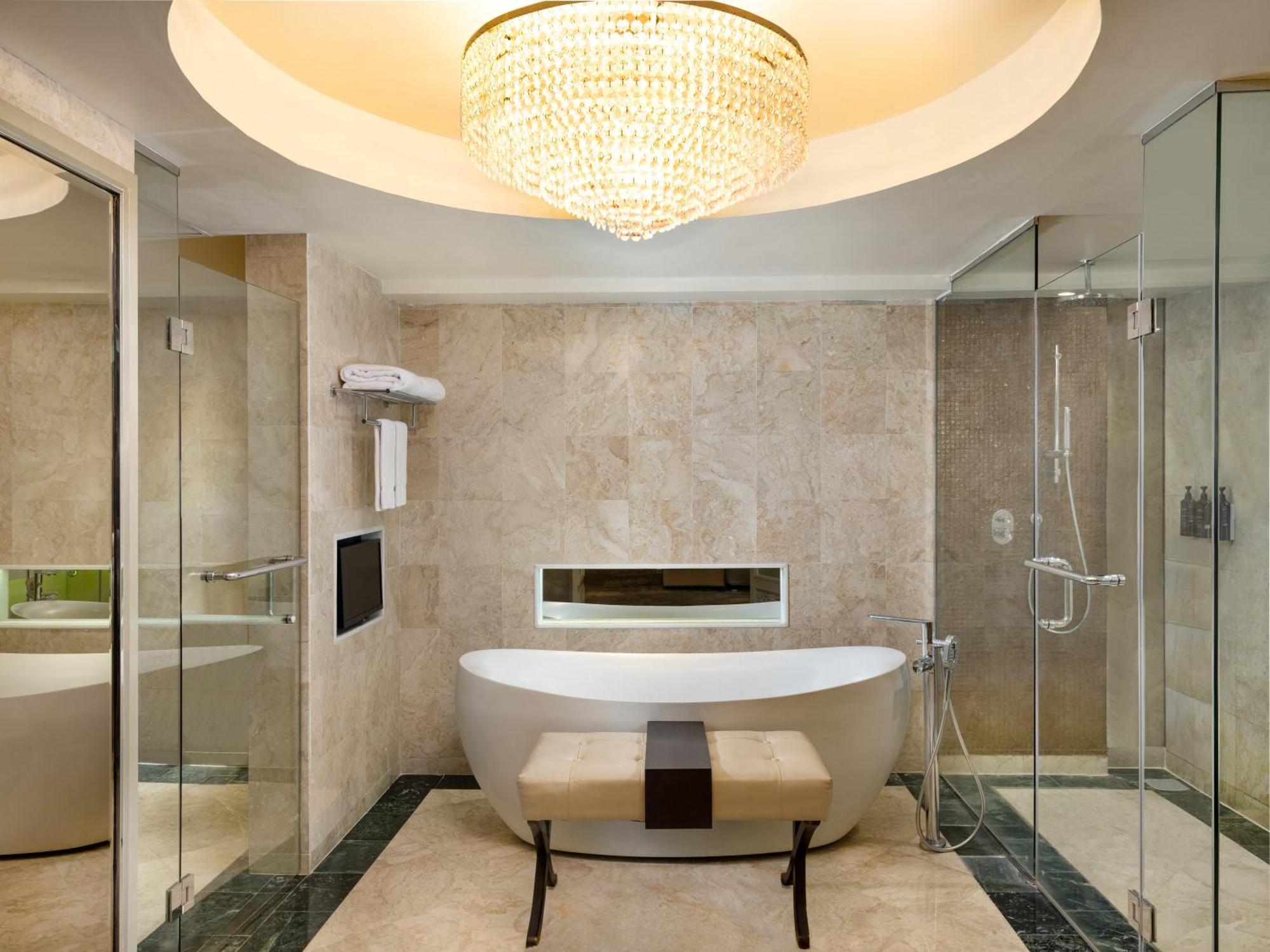 Presidential Suite Room Club lounge access 1 King Balcony,1667435789:JPEG