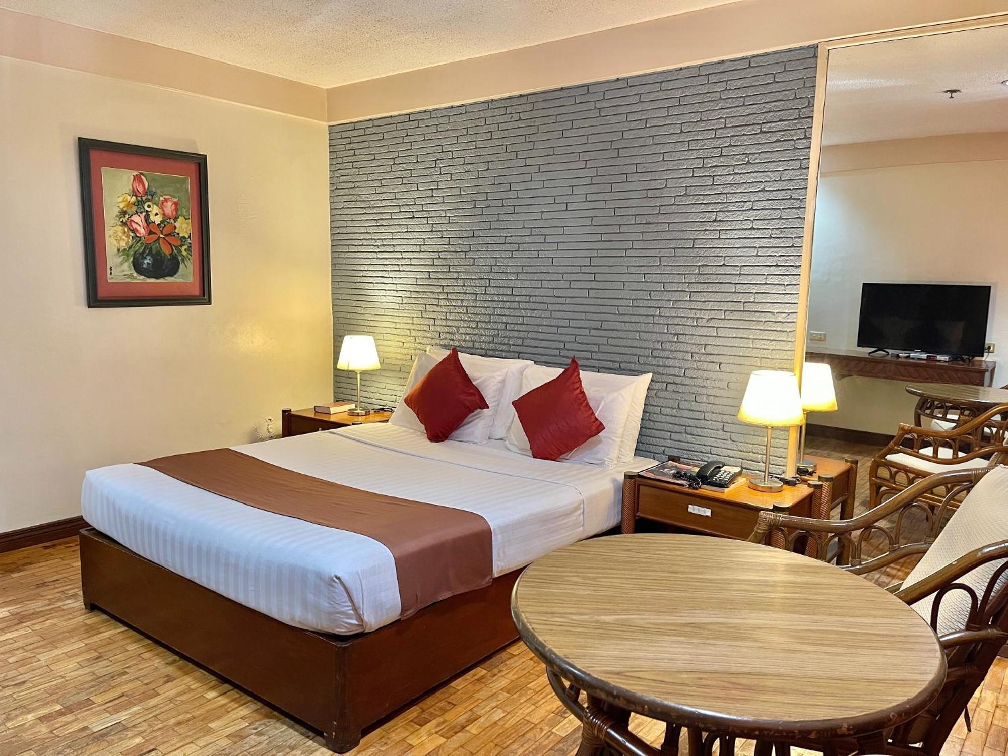 Deluxe Queen Room
