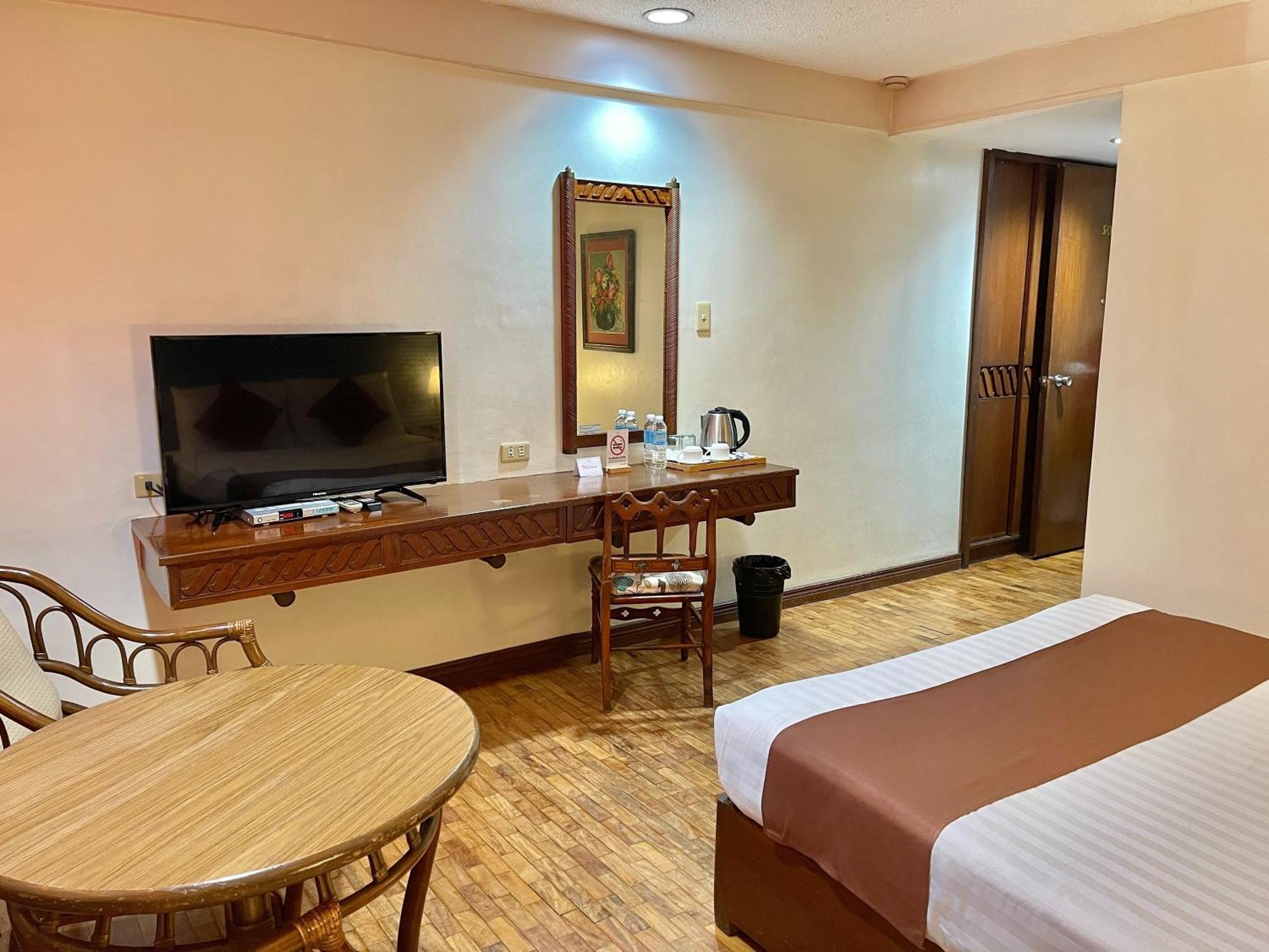 Deluxe Queen Room