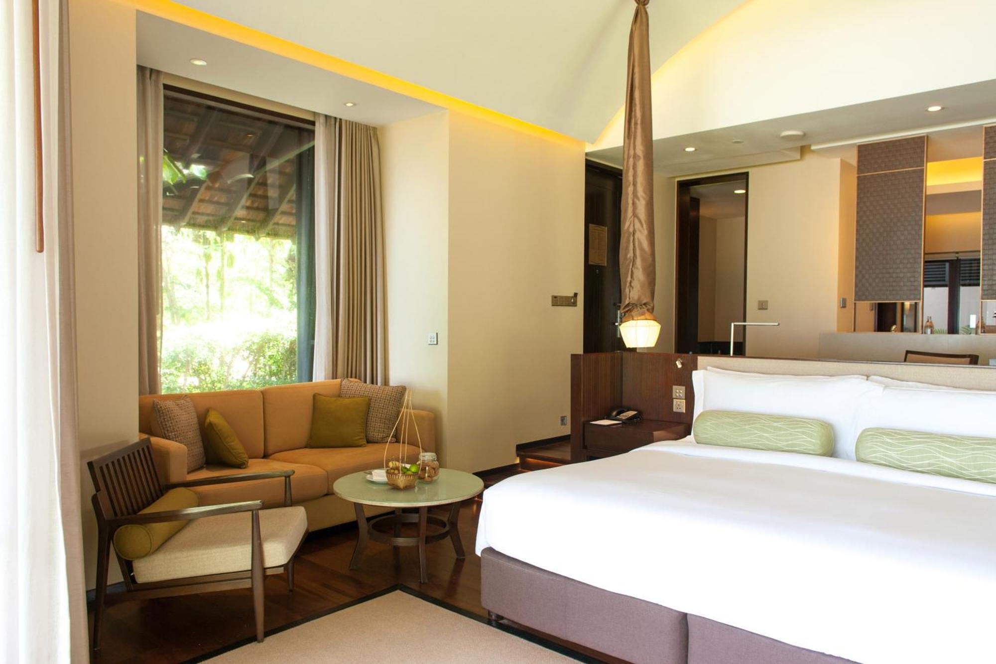 Villa Tropicale avec 1 Lit King-Size, Piscine et Canapé-Lit