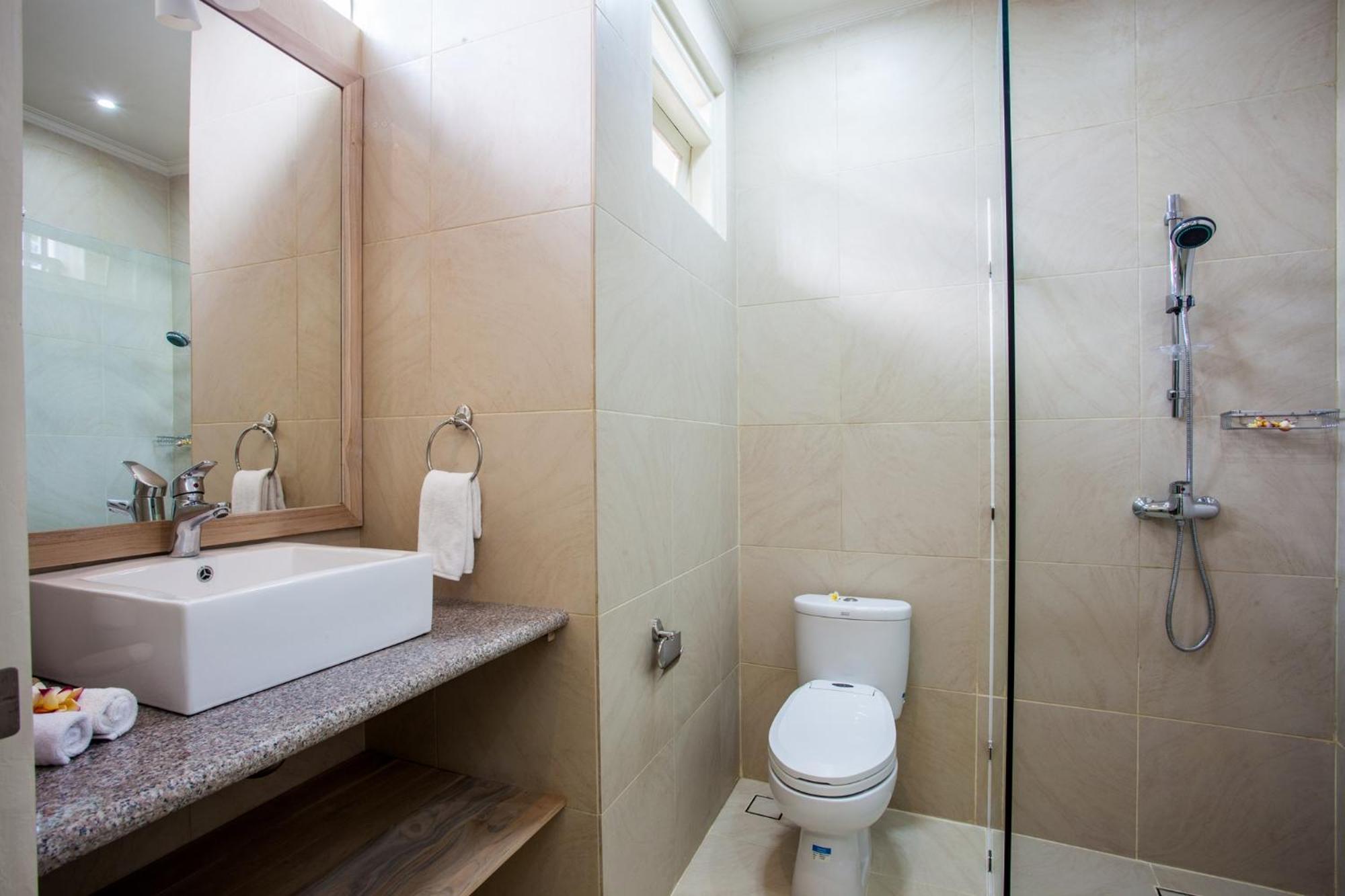 Deluxe Studio Including 1x Spa Complimentary Morning Yoga Non-Motorize Activities Shuttle Service within Lovina Area