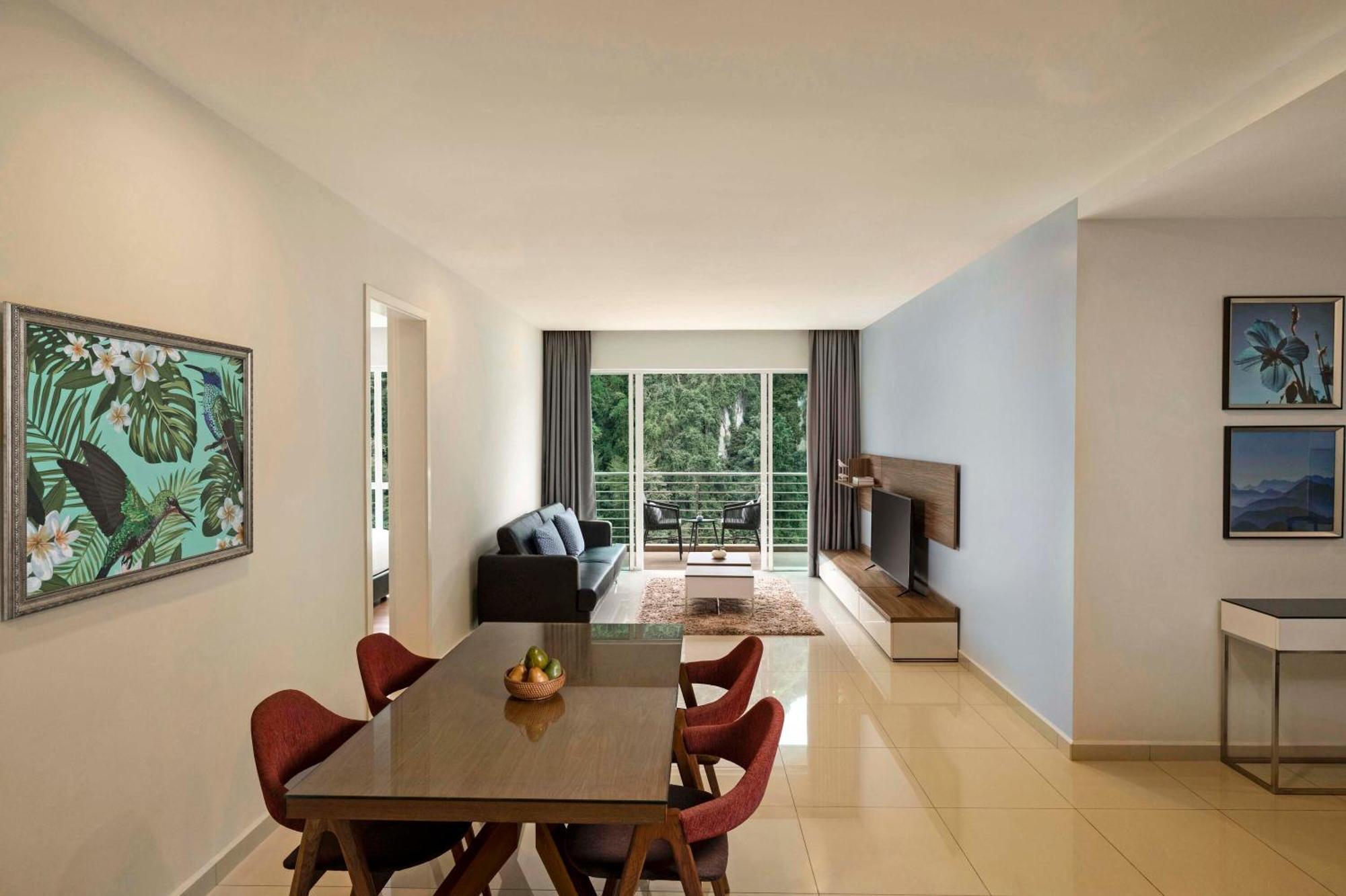 3 Bedroom Executive Suite Lakeview,1680595887:JPEG