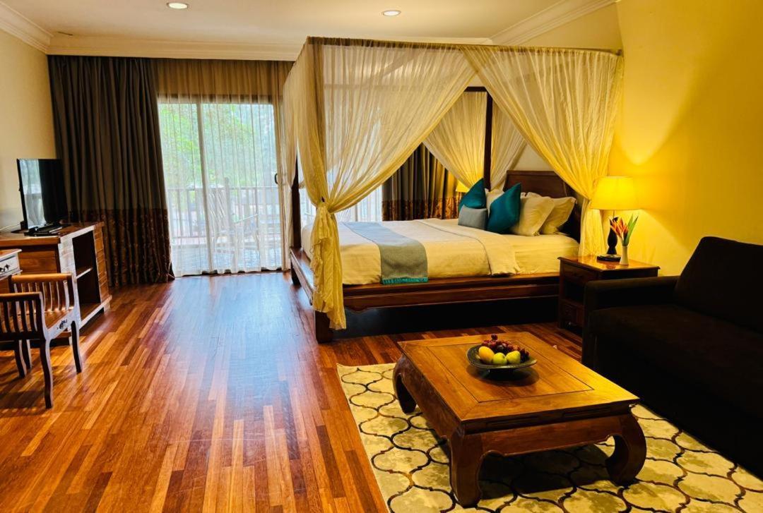 Executive King Room Lake View