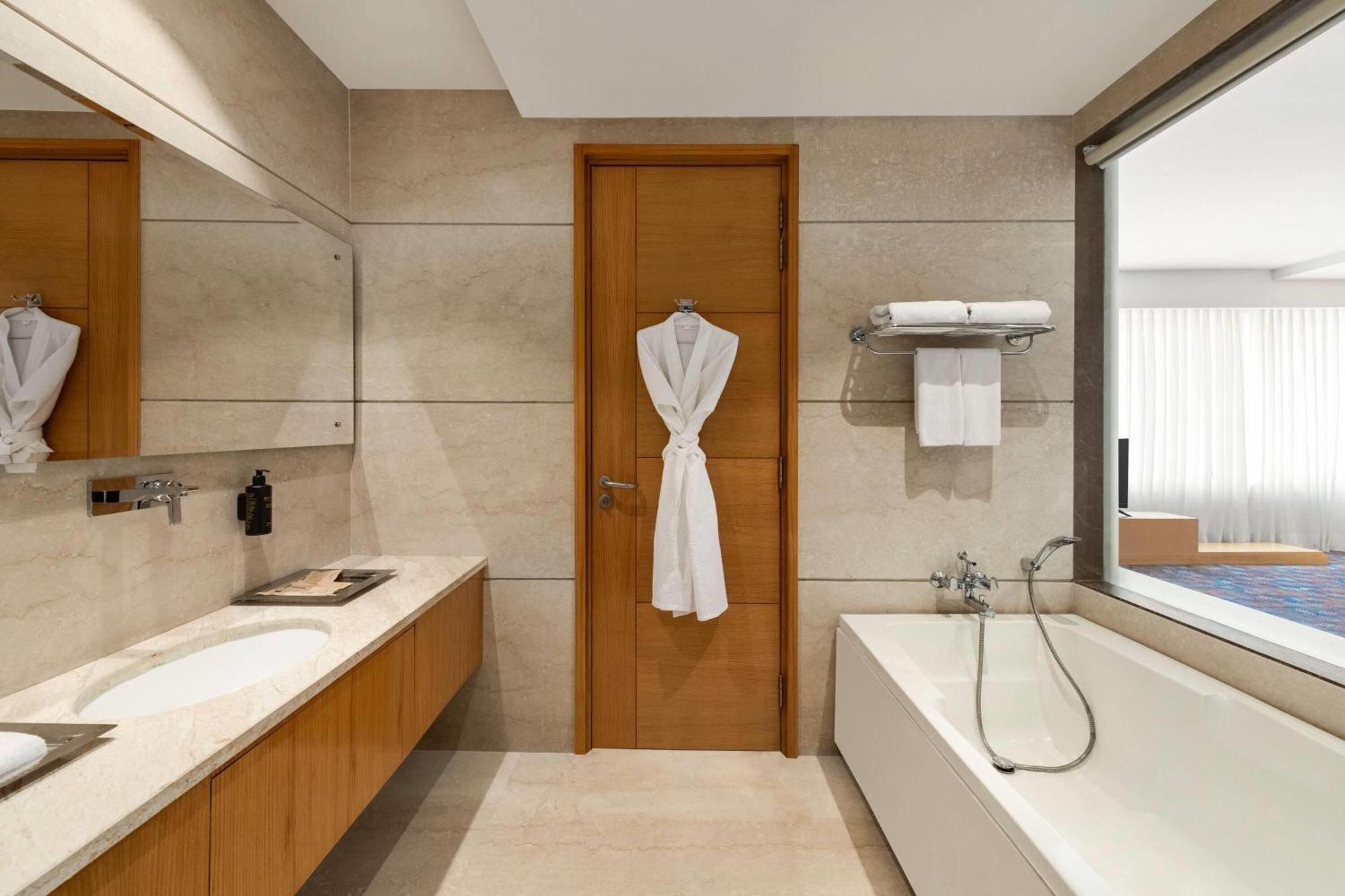 Executive Suite,1695821183:JPEG