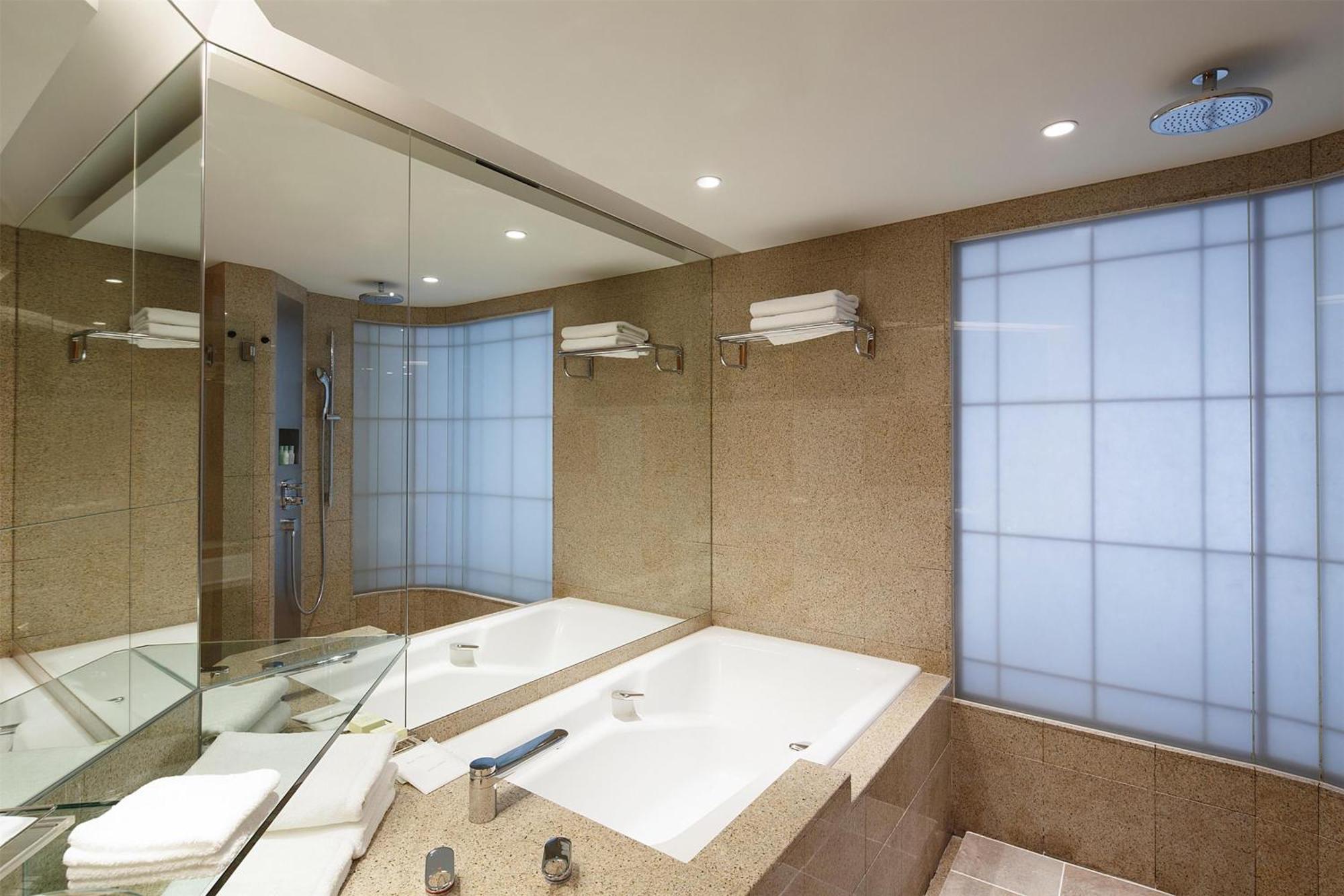 Deluxe Twin Room - Club Access