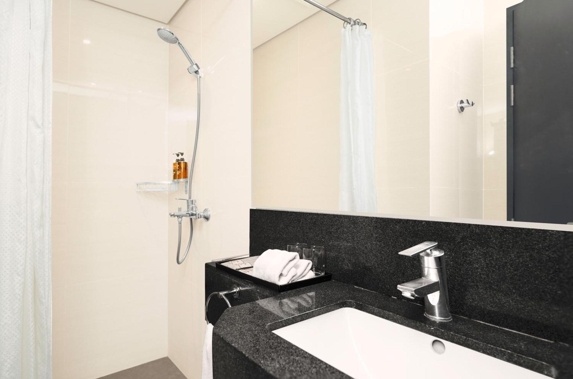 Stay and Fly Package - Room with Roundtrip Airport Transfers