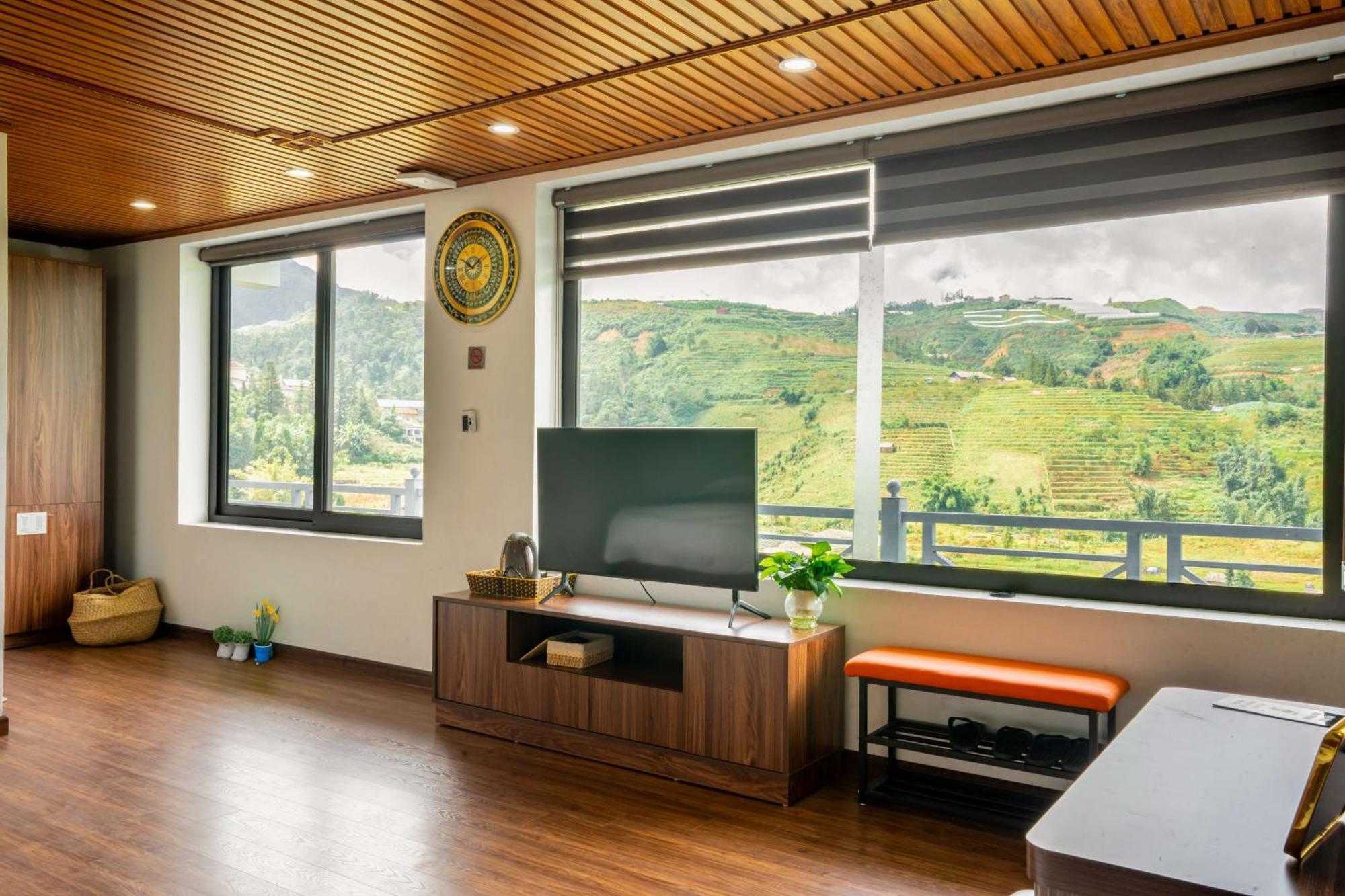 Family Room with Mountain View