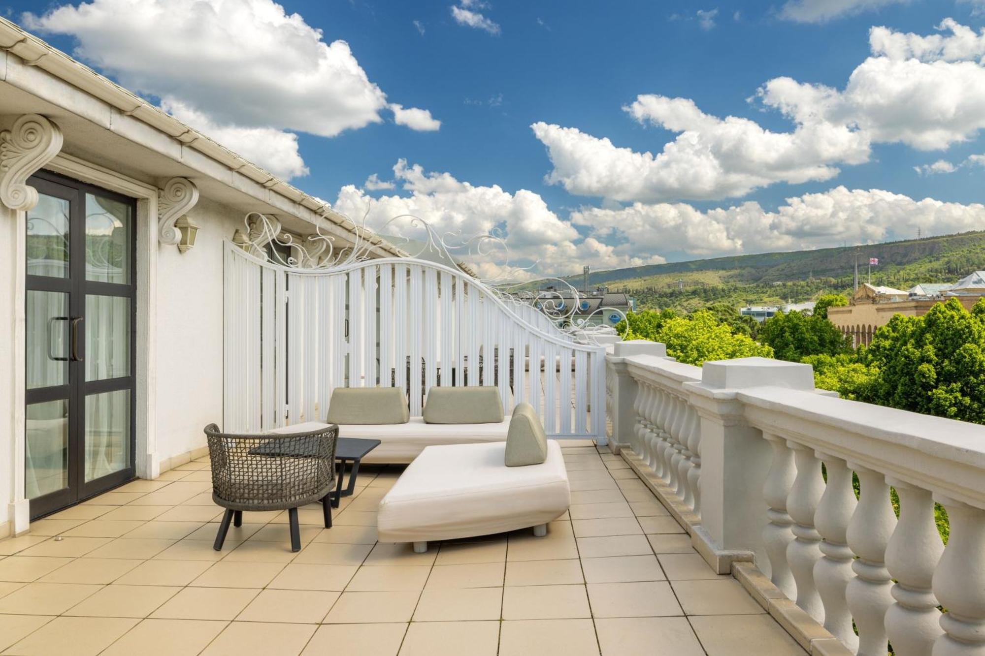 Grand Suite Executive lounge access 1 Bedroom 2 room Suite