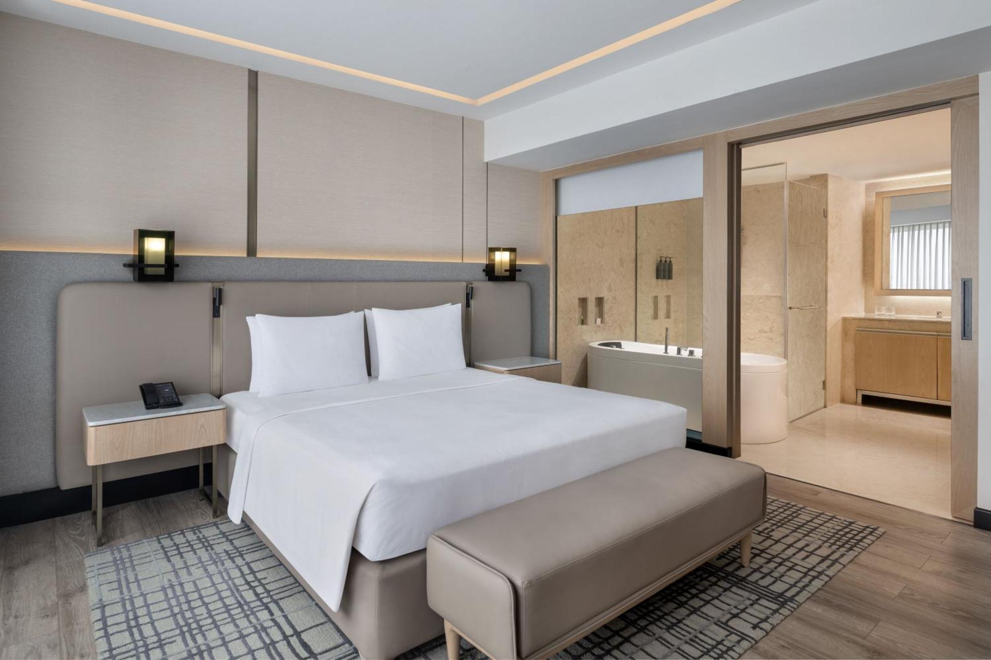 Courtyard Suite, Executive Lounge access, 1 Bedroom Suite - 15% off on Spa and 20% off on Laundry
