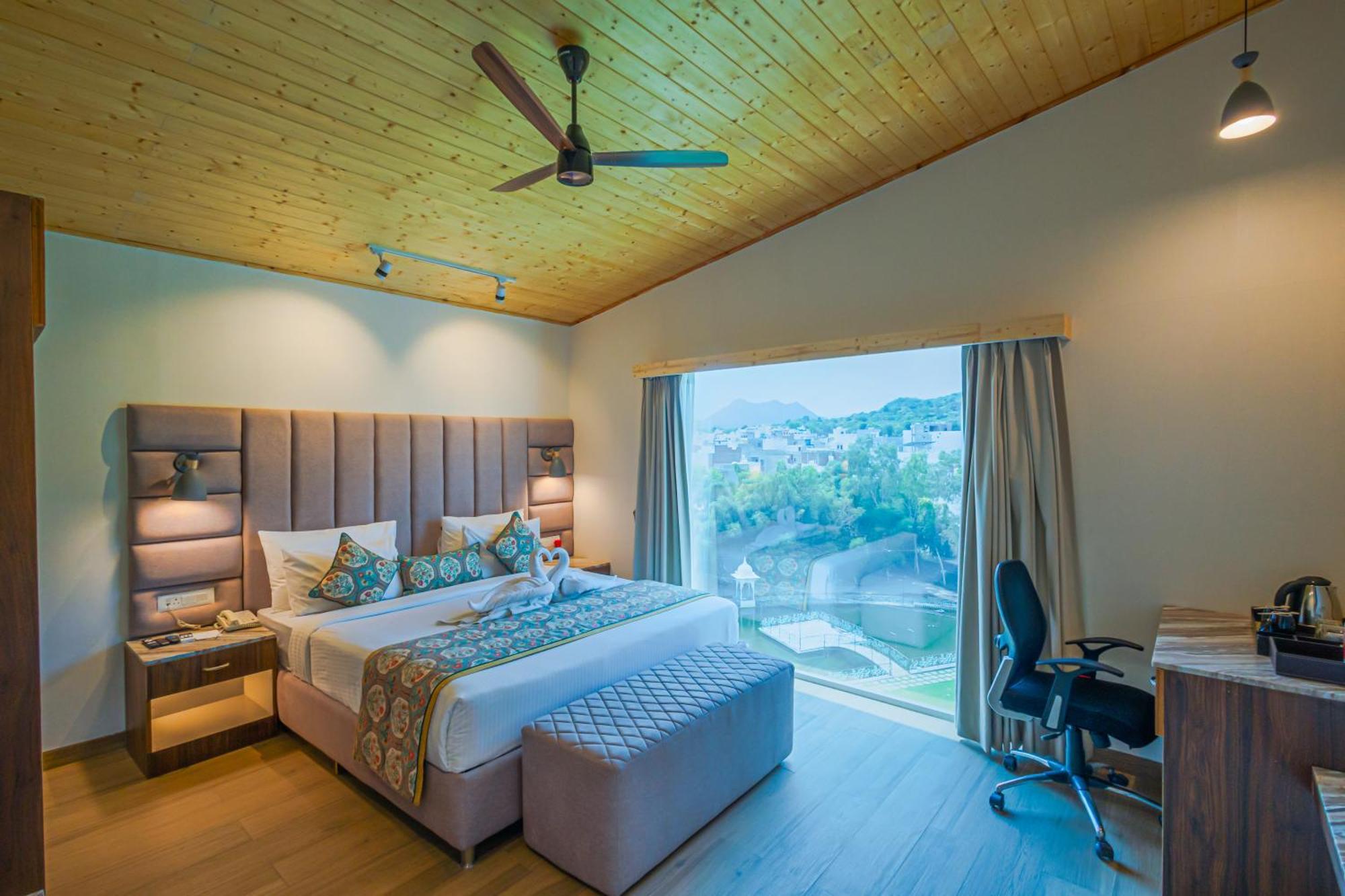 Sajjan Villa with 2-bedrooms and Jacuzzi