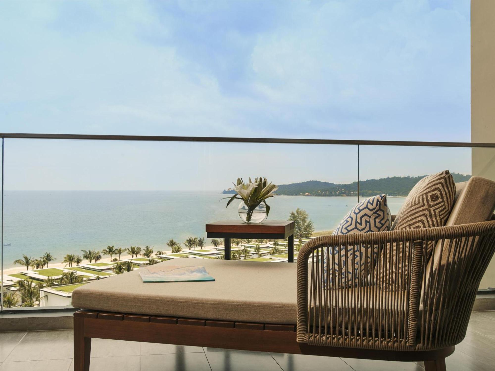 Superior Twin Room with Balcony and Sea View