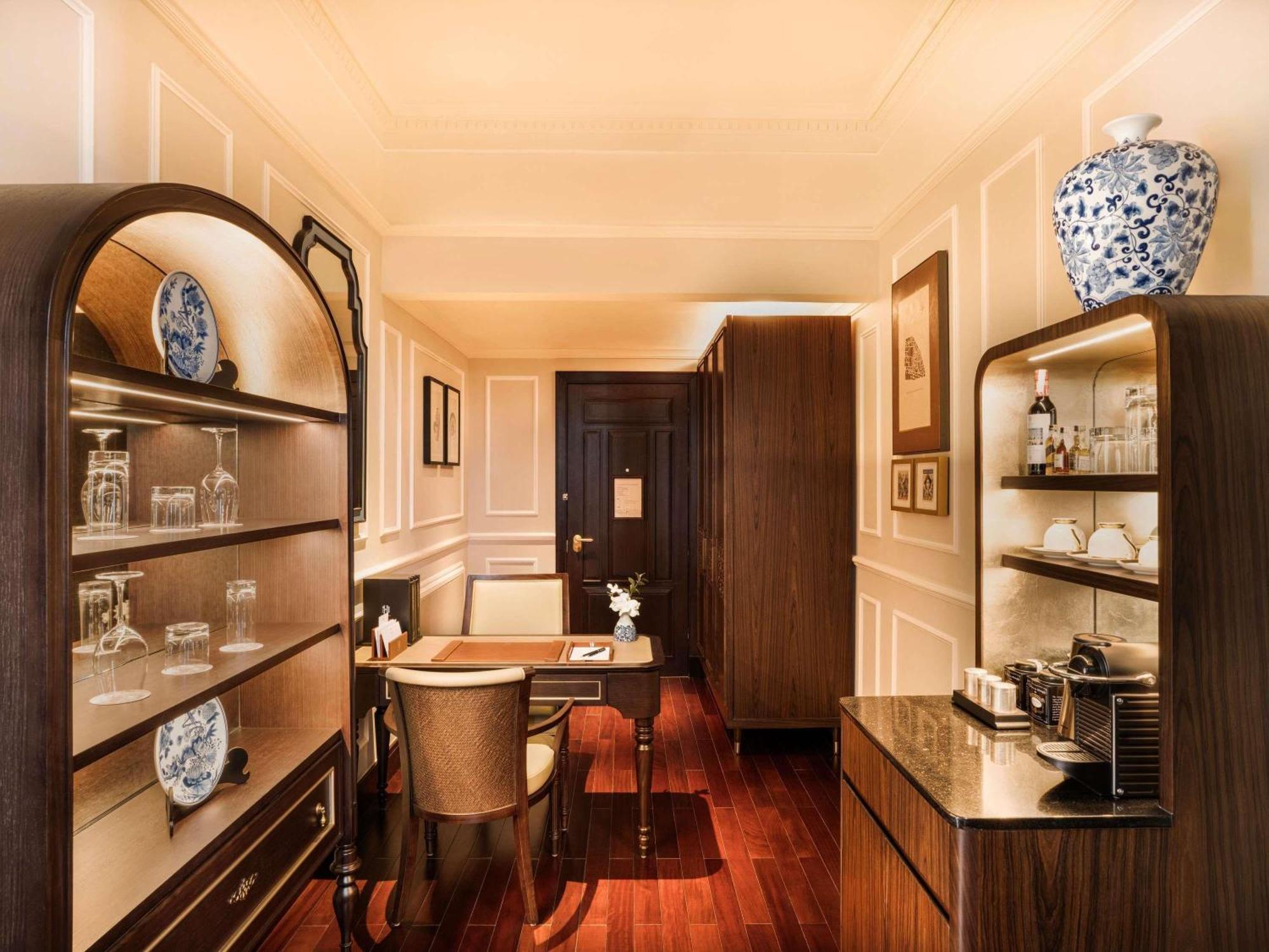 Heritage Wing Metropole Suite with King Beds - Metropole Privileges and Benefits