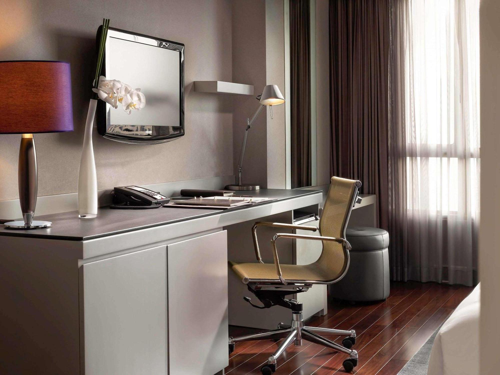 Luxury King Room City View