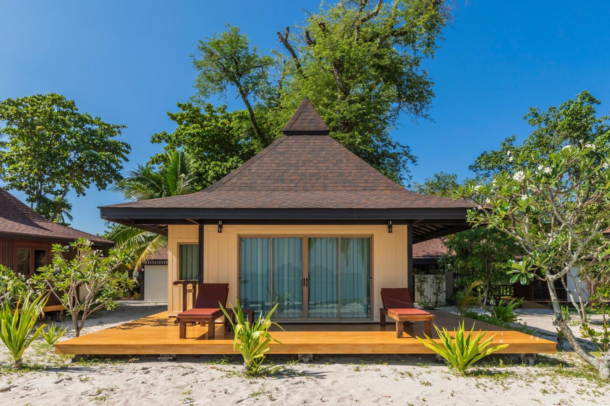 Premier Beachfront Villa Double (1st Row)