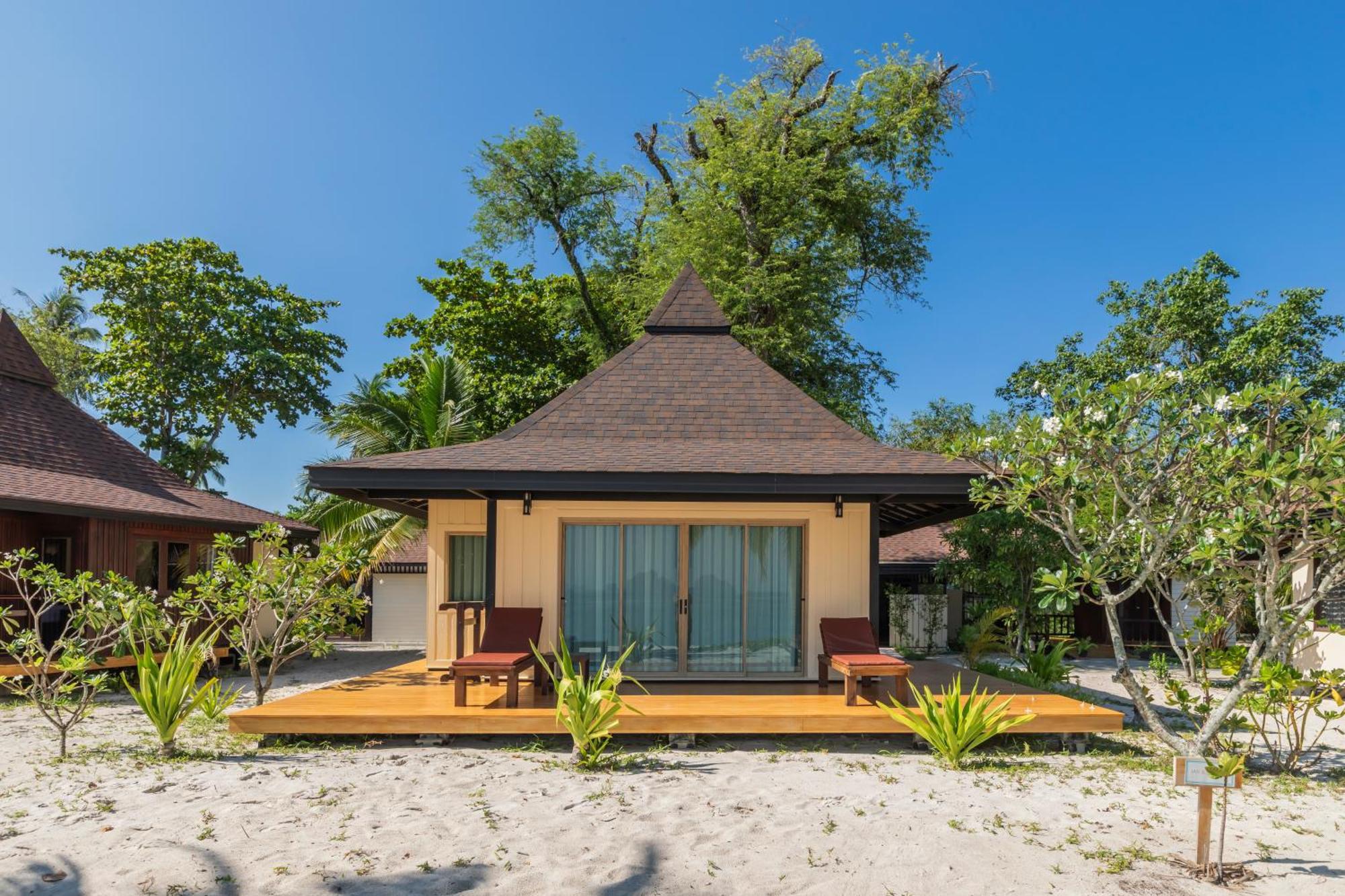 Premier Beachfront Villa Twin (1st Row)