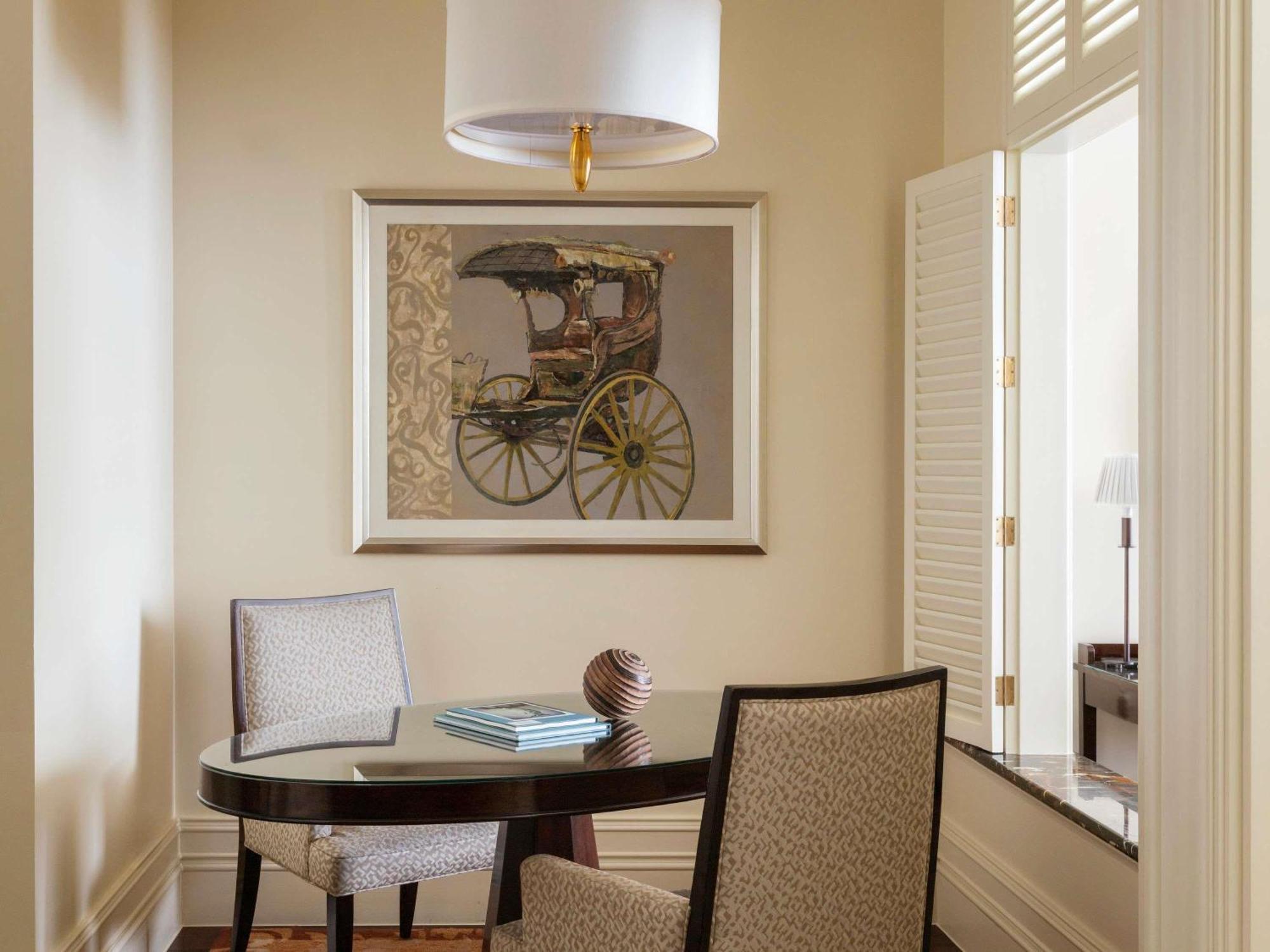 Artists King Suite