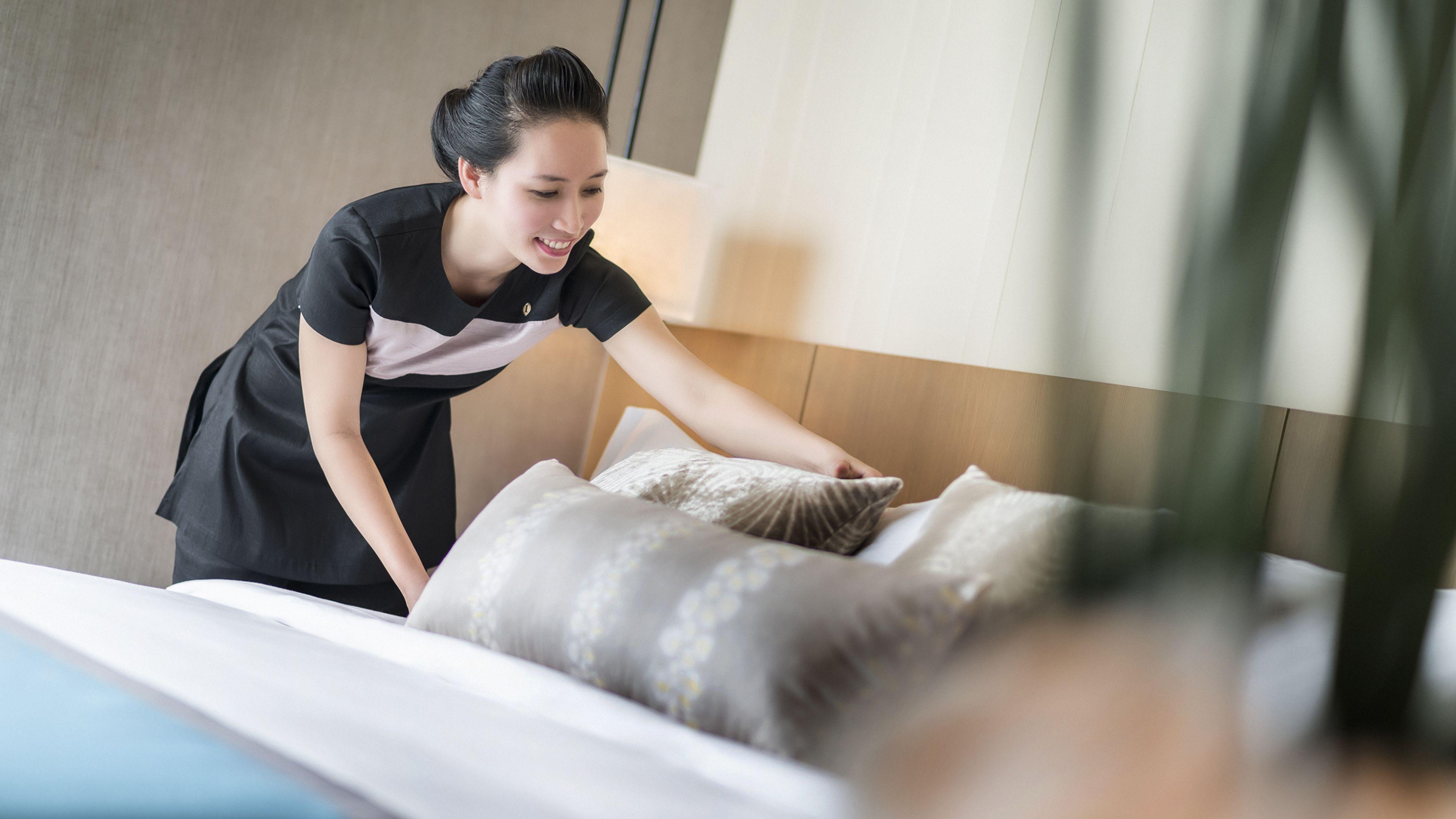 Premium Zimmer mit Kingsize-Bett und Blick auf die Stadt