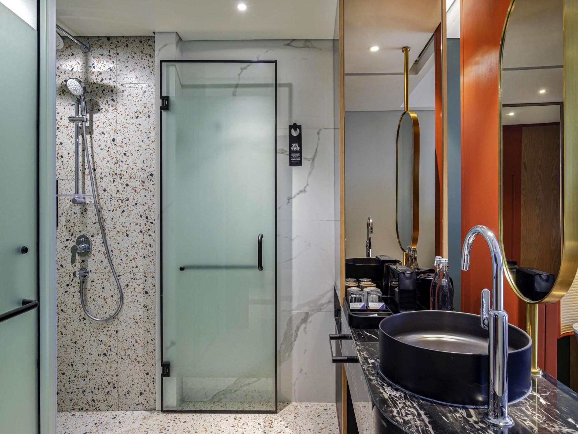 Comfort Twin Room with Balcony with Unlimited Self-Service Laundry