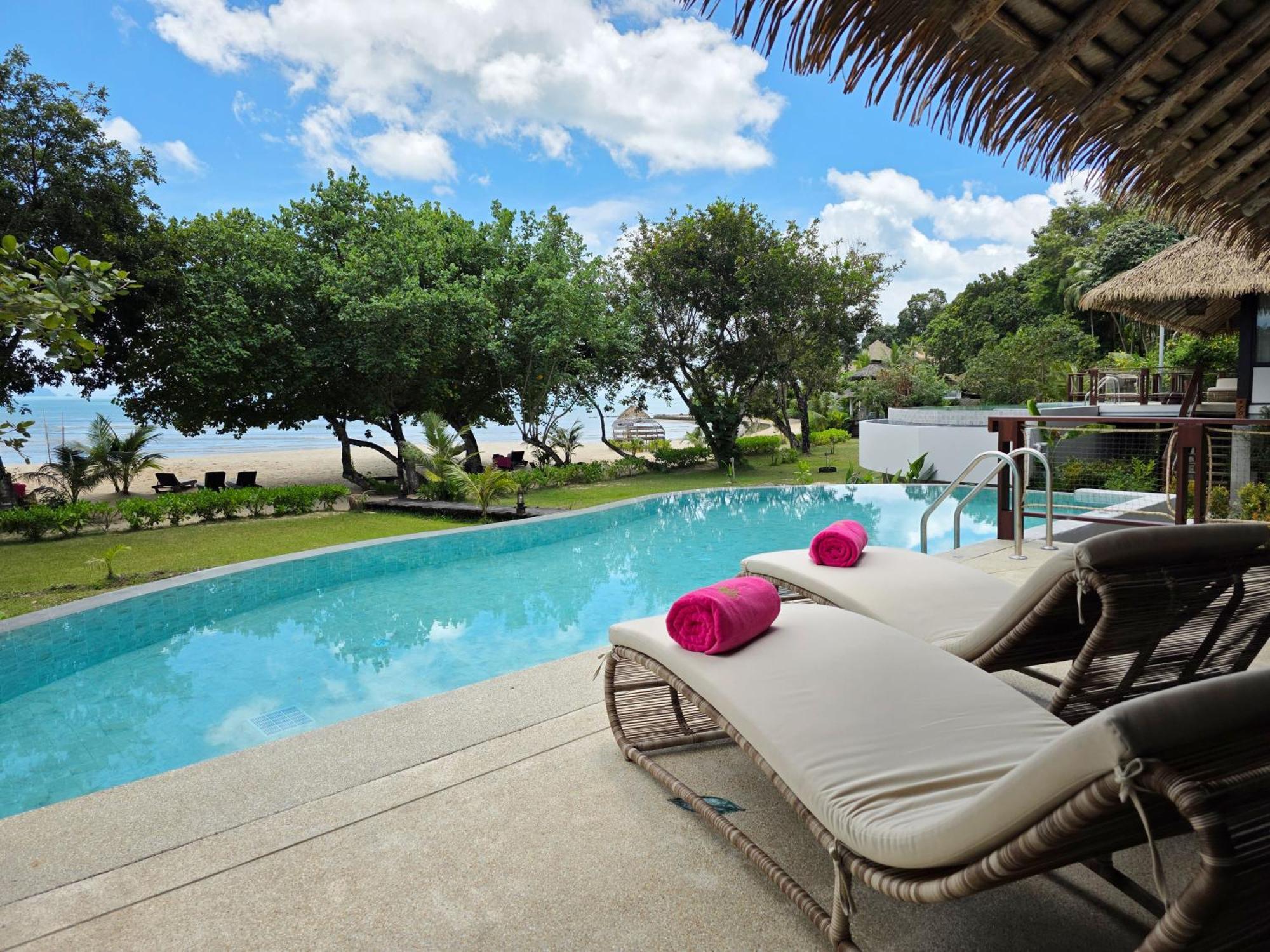 One Bedroom Beachfront Pool Villa
