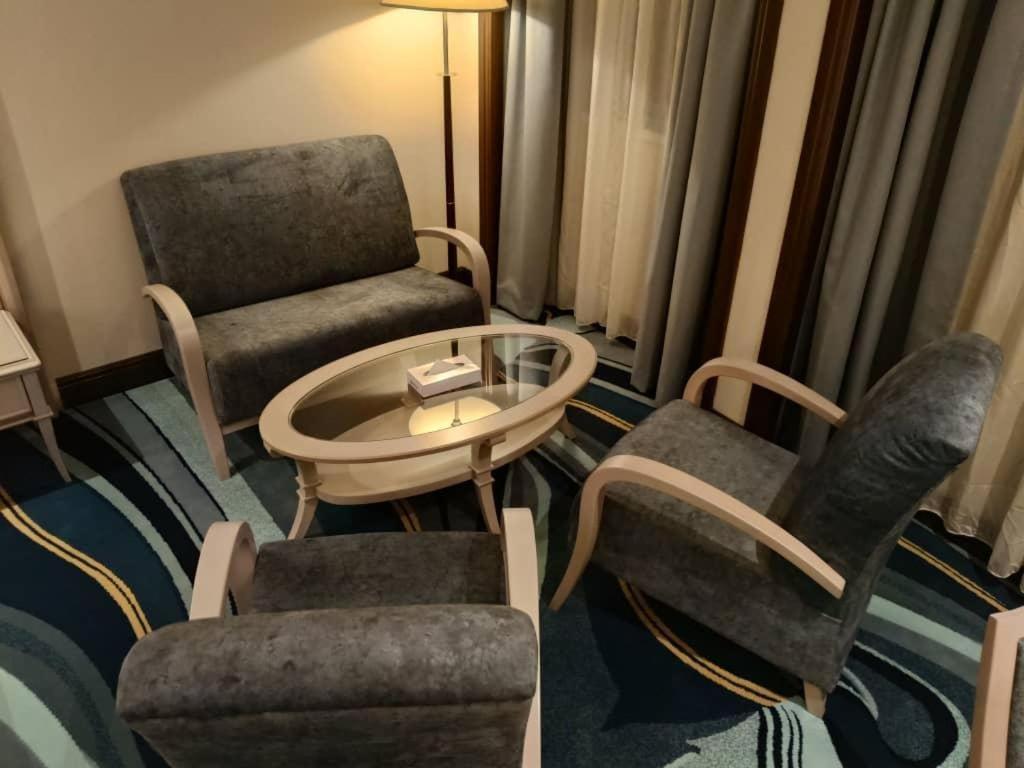 Deluxe King Room