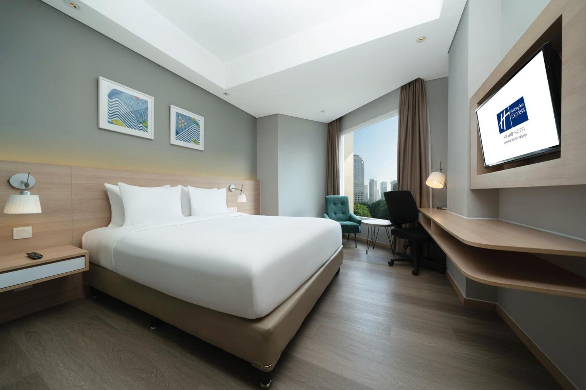 Standard Queen Room City View