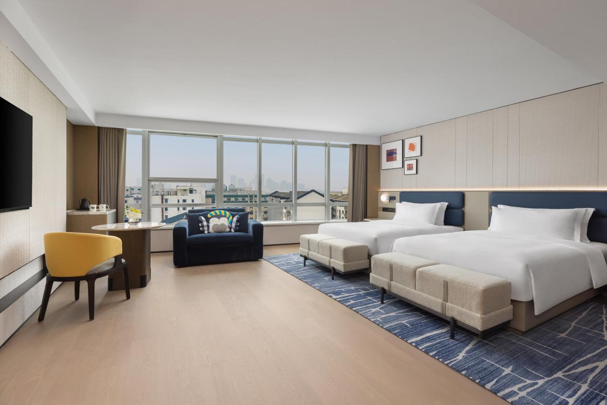 Grand Twin Room with Three Twin Beds