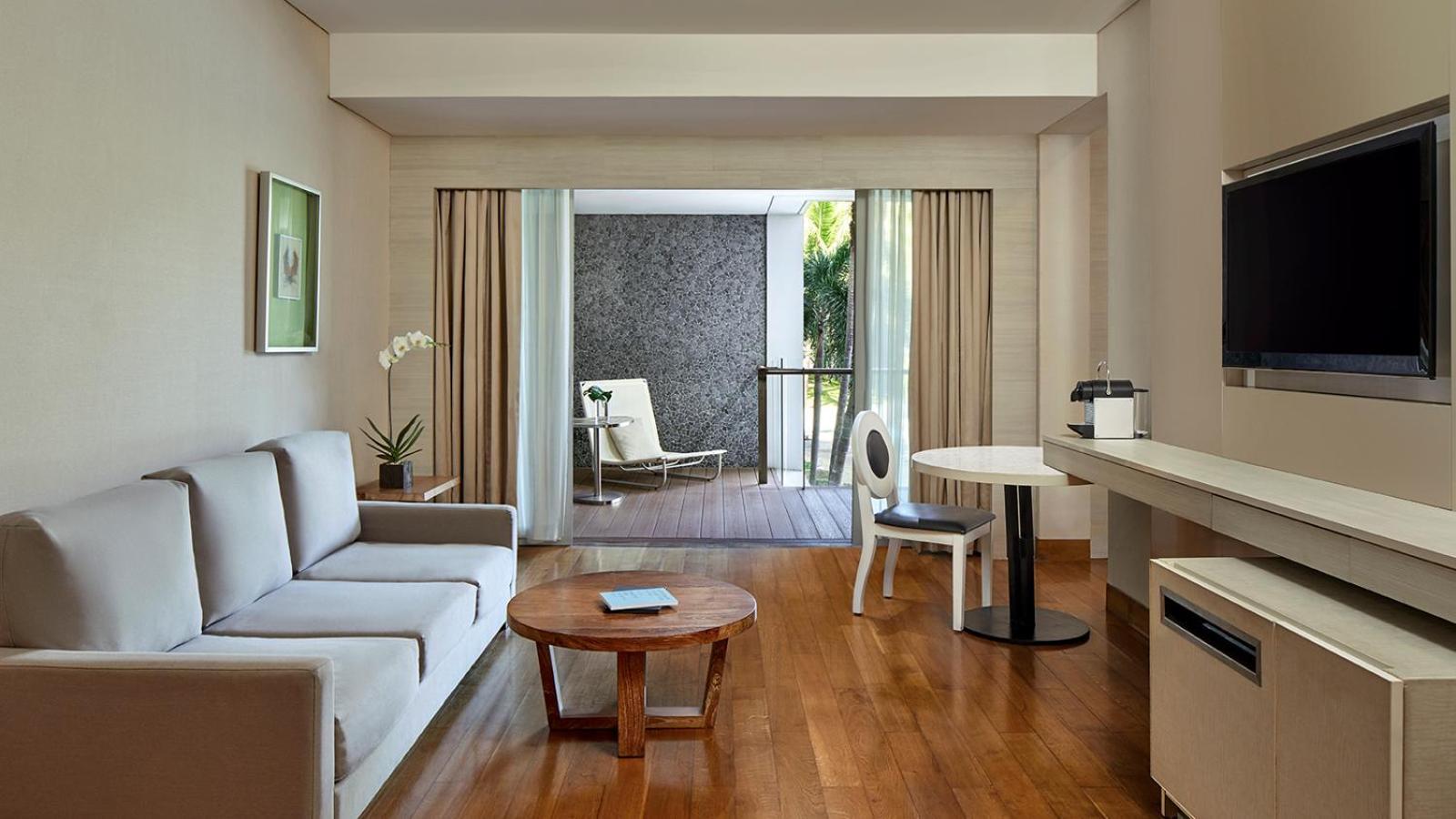 Pool Suite with Free Daily Minibar