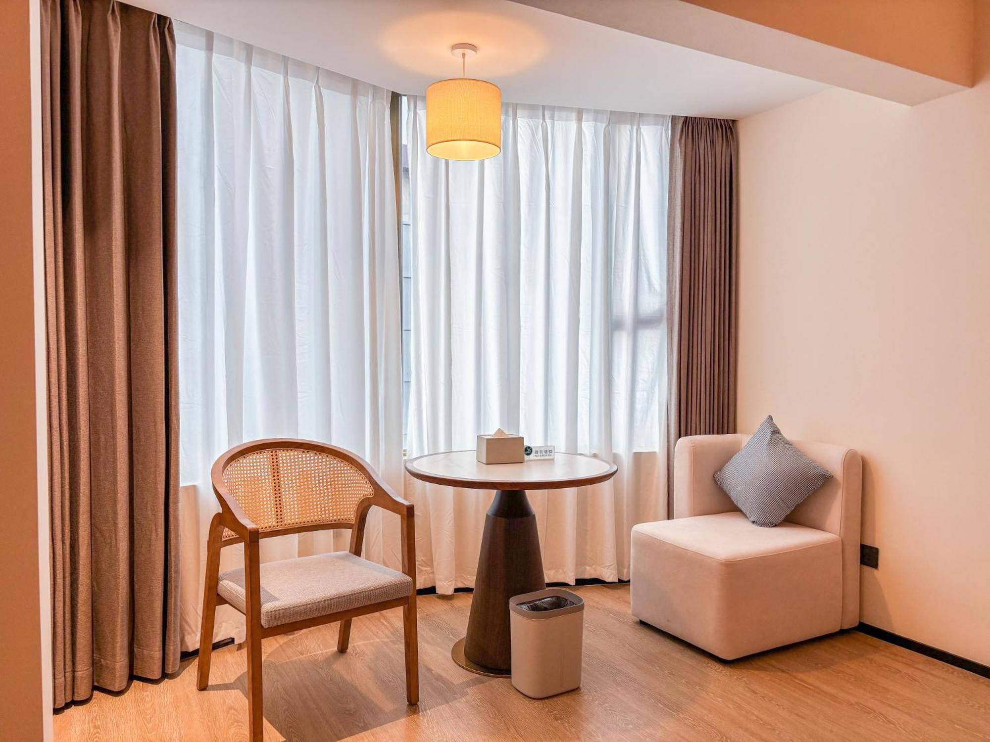 Deluxe Queen Room
