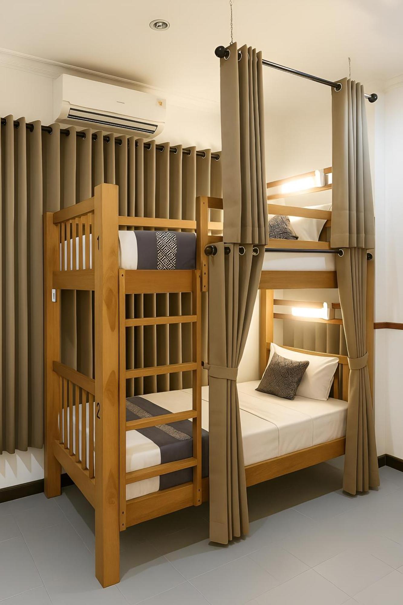 Bed 4-Bed Mixed Dormitory Room