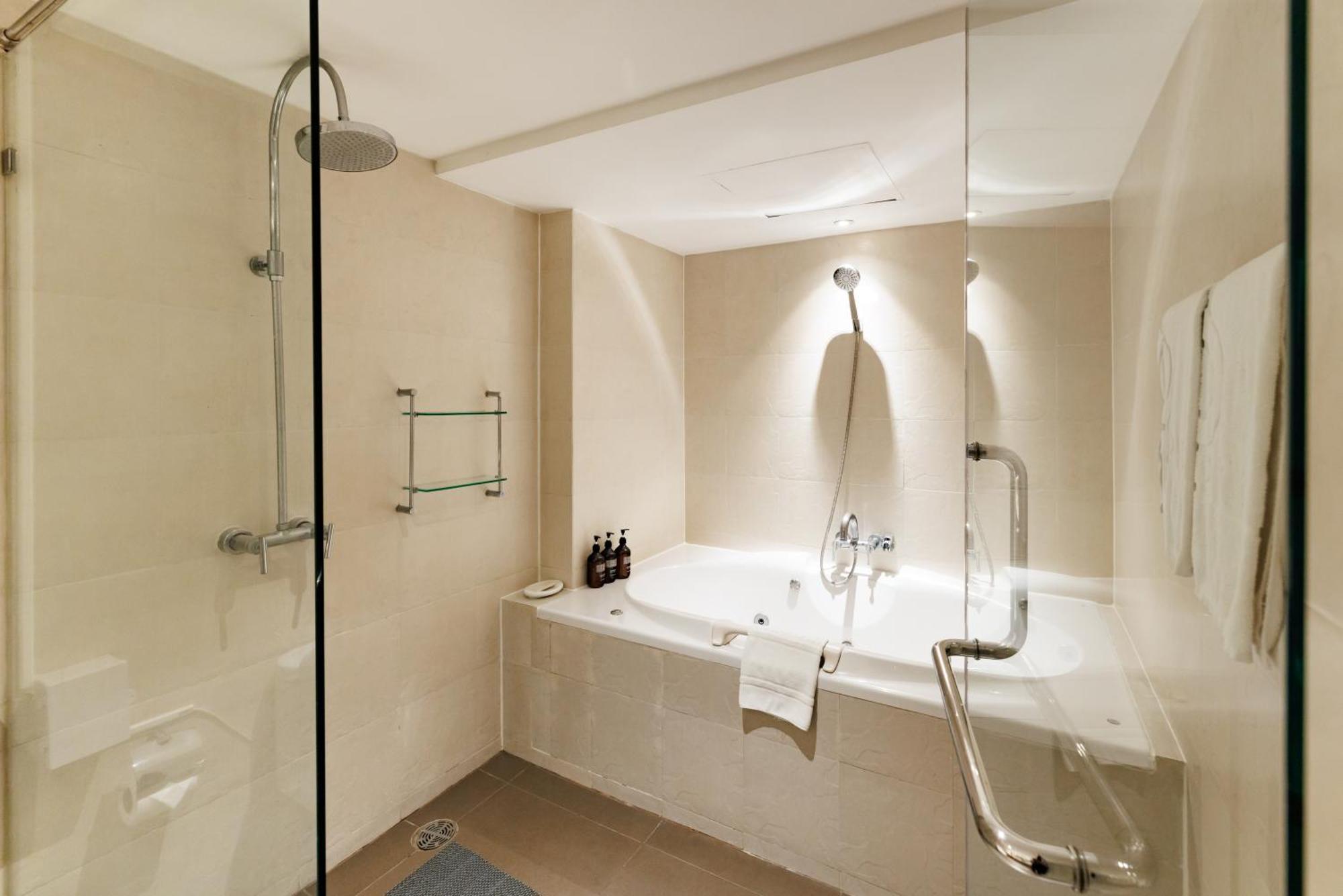 Jacuzzi Suite Double Room