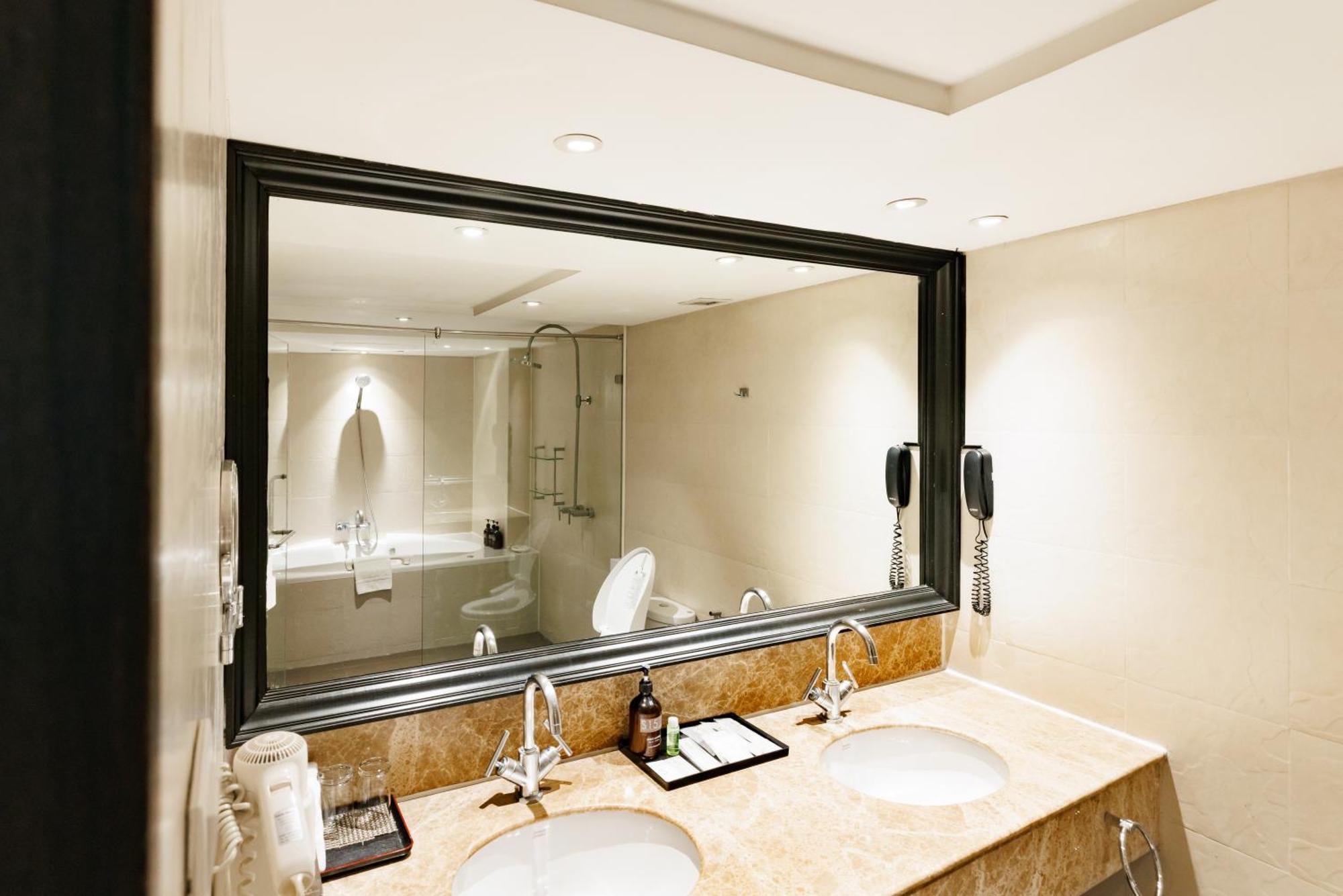 Jacuzzi Suite Double Room