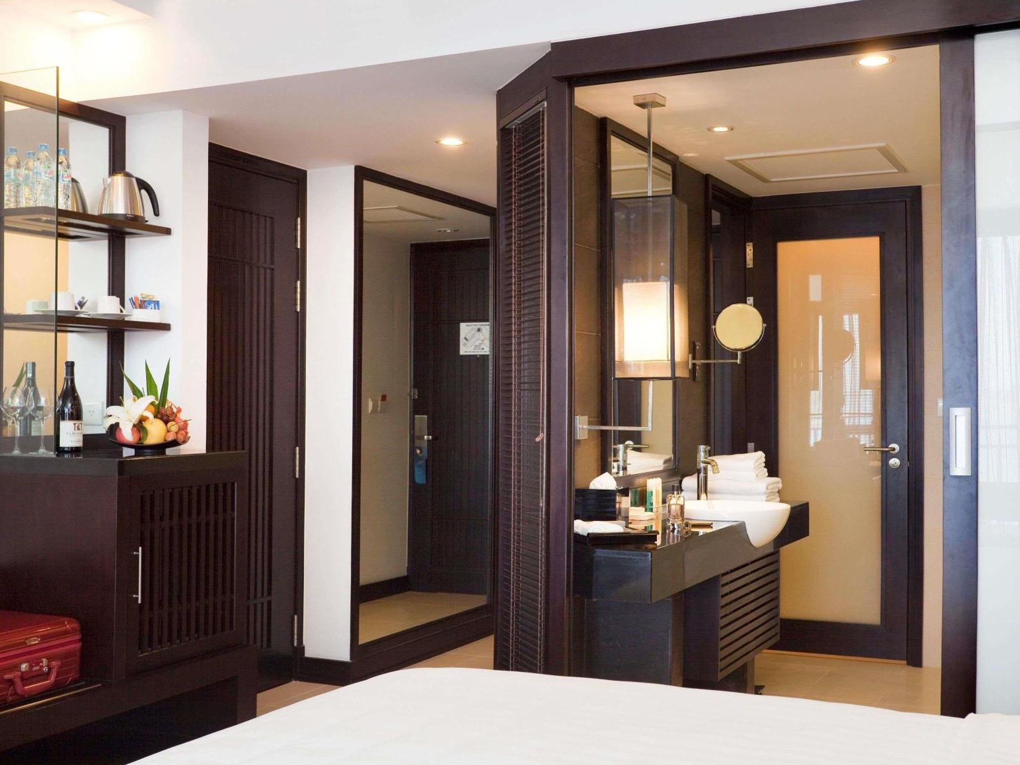 Deluxe King Room with Bay View
