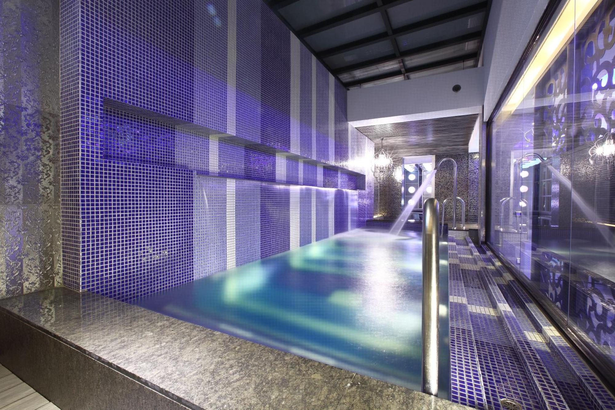 Villa with Private Pool and KTV