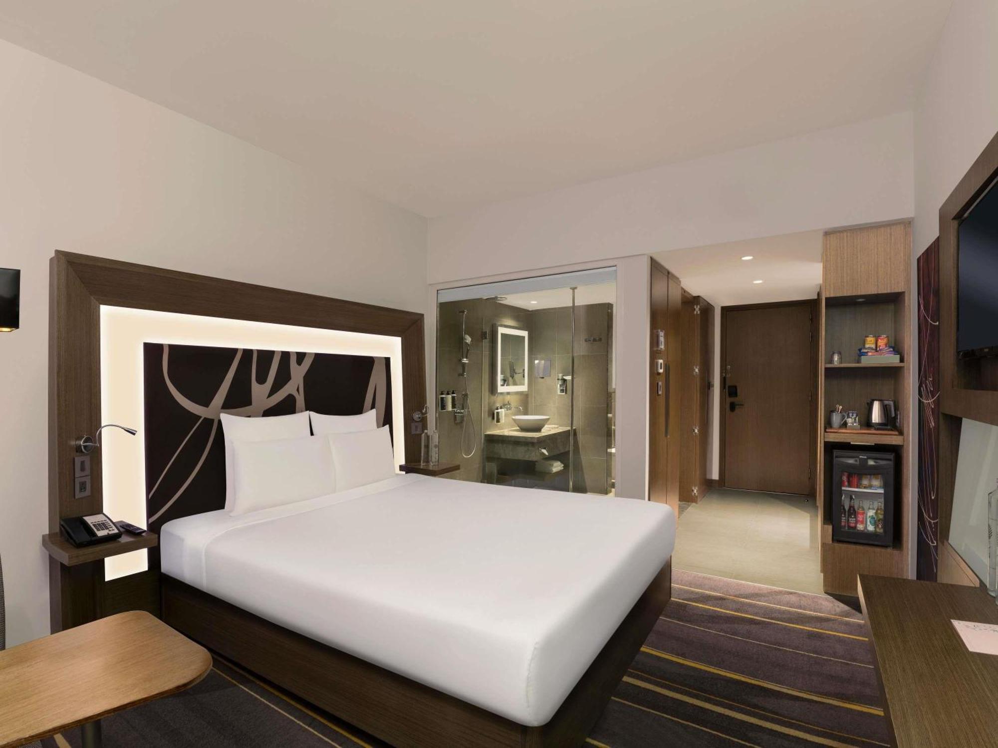 Premier King Room Pool View