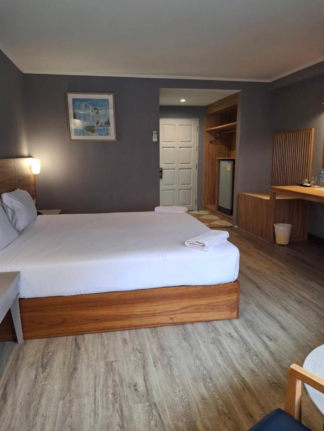 Deluxe Double Room with Shower