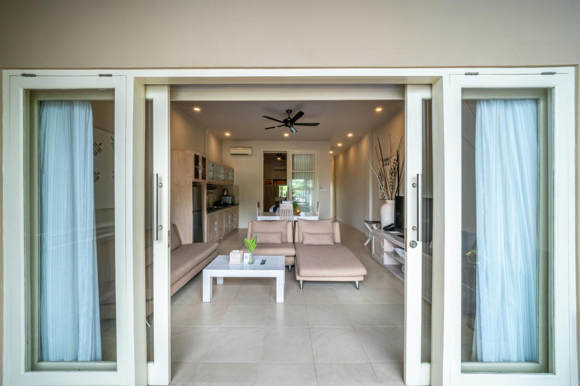 One-Bedroom Suite Sea View