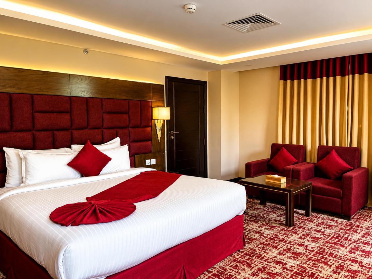 Ambassador Suite with Pine View