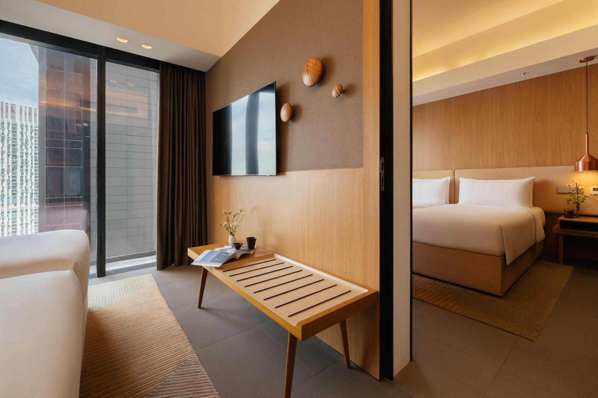 Connecting Room