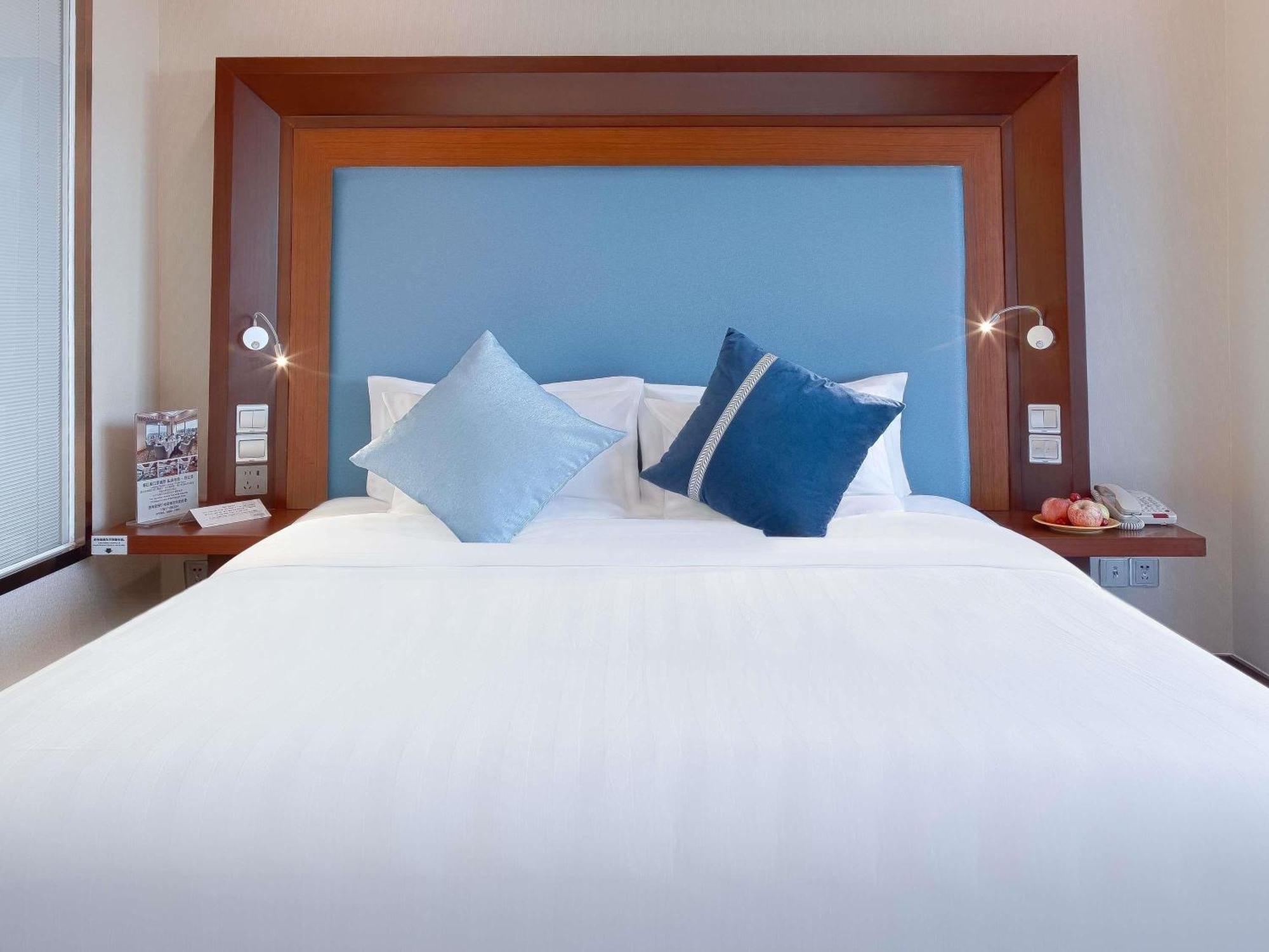 Chambre Supérieure Lit King-Size - Étage Exécutif - Vue sur Rivière HuangPu - Happy Hour pour 2 Personnes dans un Restaurant Tournant (17h30-20h00)