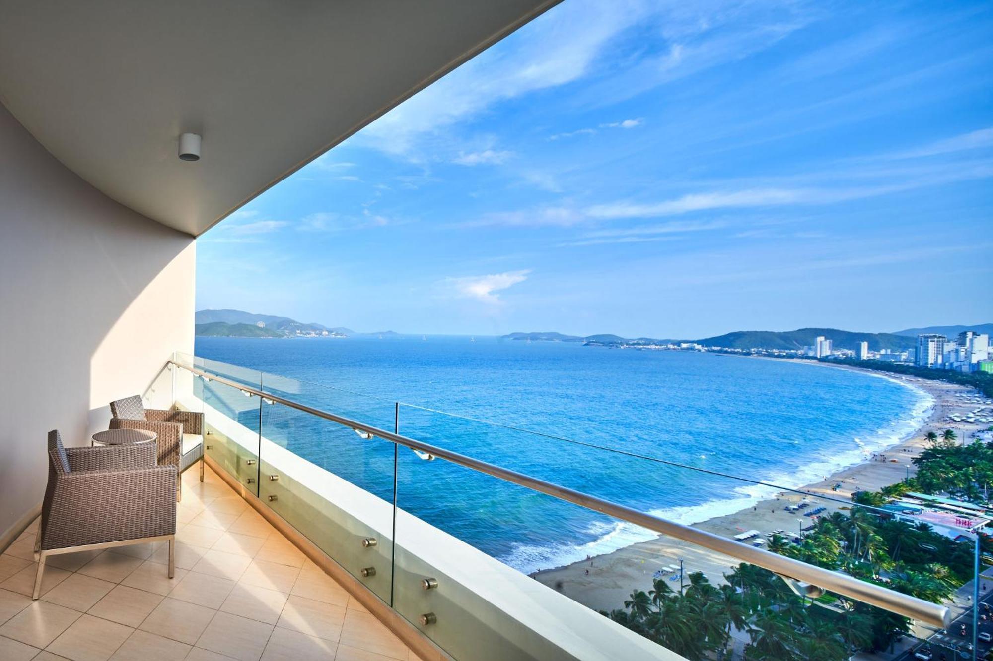 One-Bedroom Executive Suite Ocean View Balcony