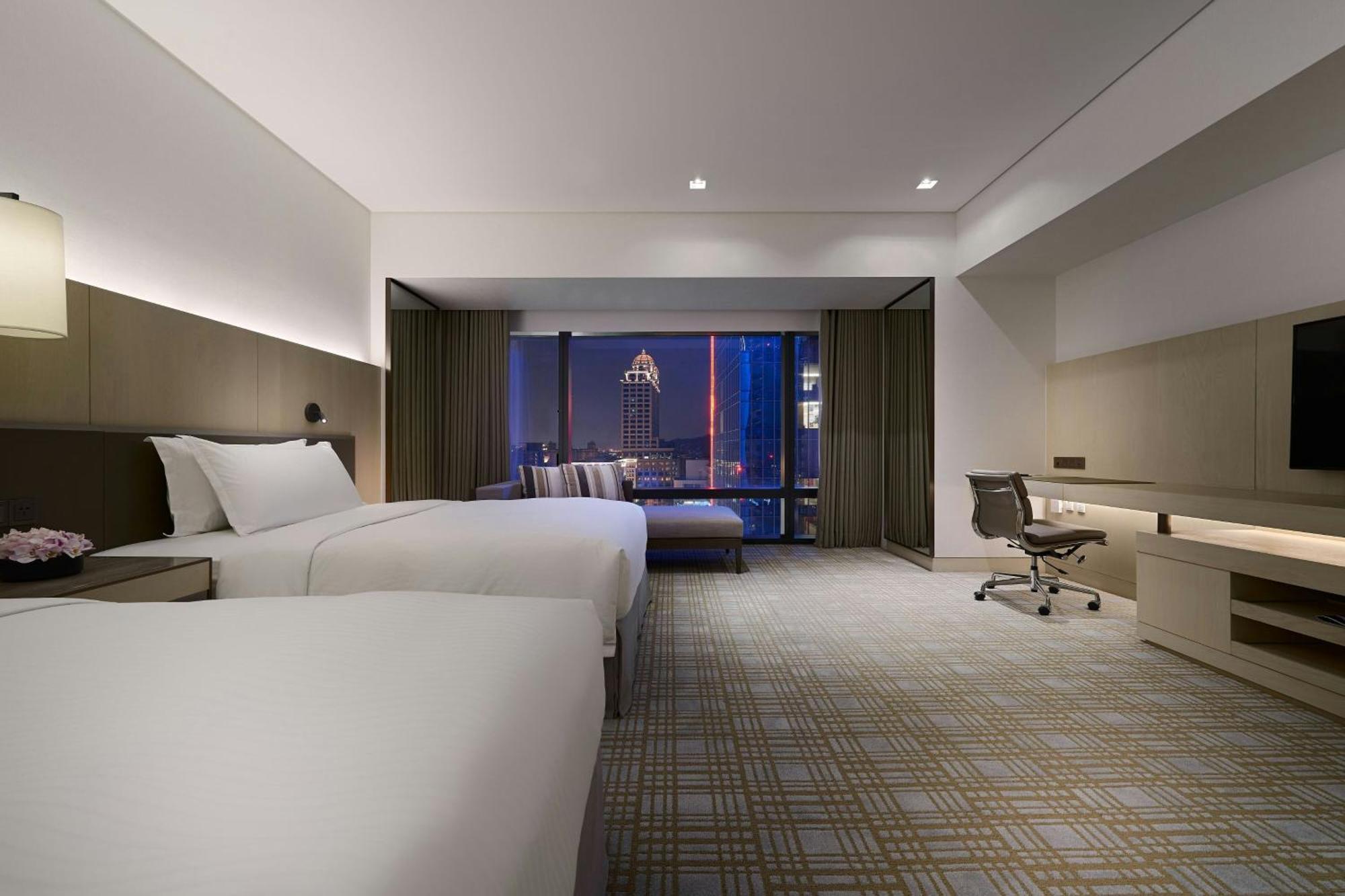 Homey Room Two Double Beds