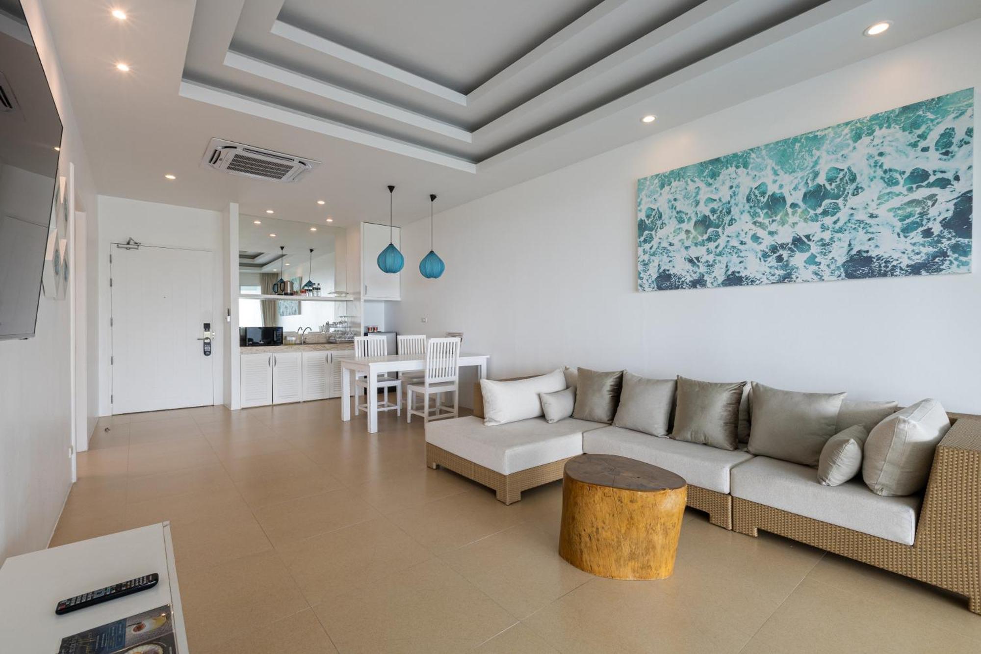 Courtyard View Pool Suite
