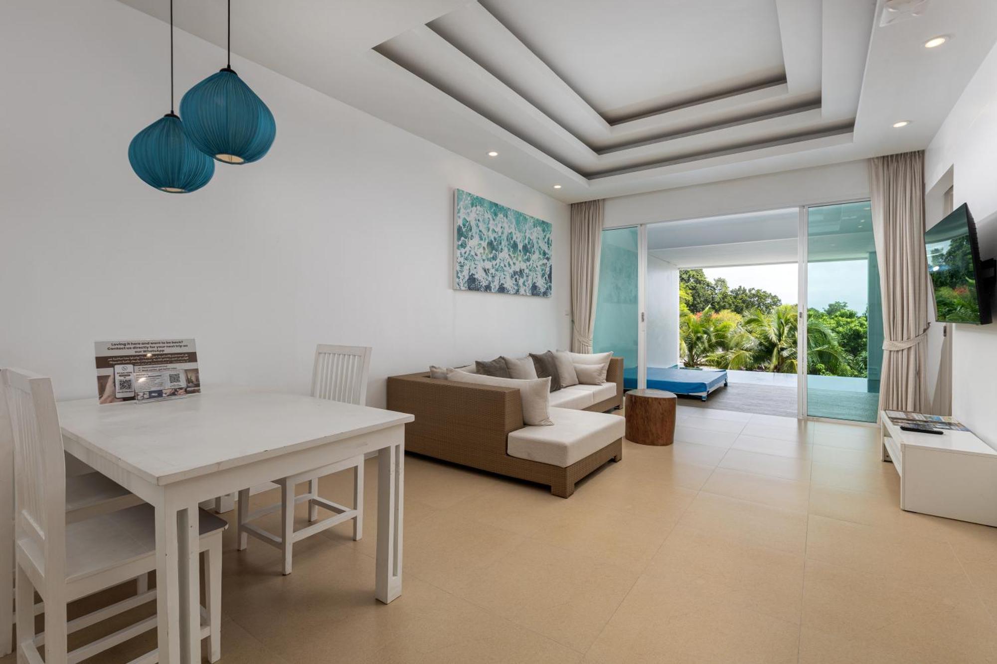 Courtyard View Pool Suite