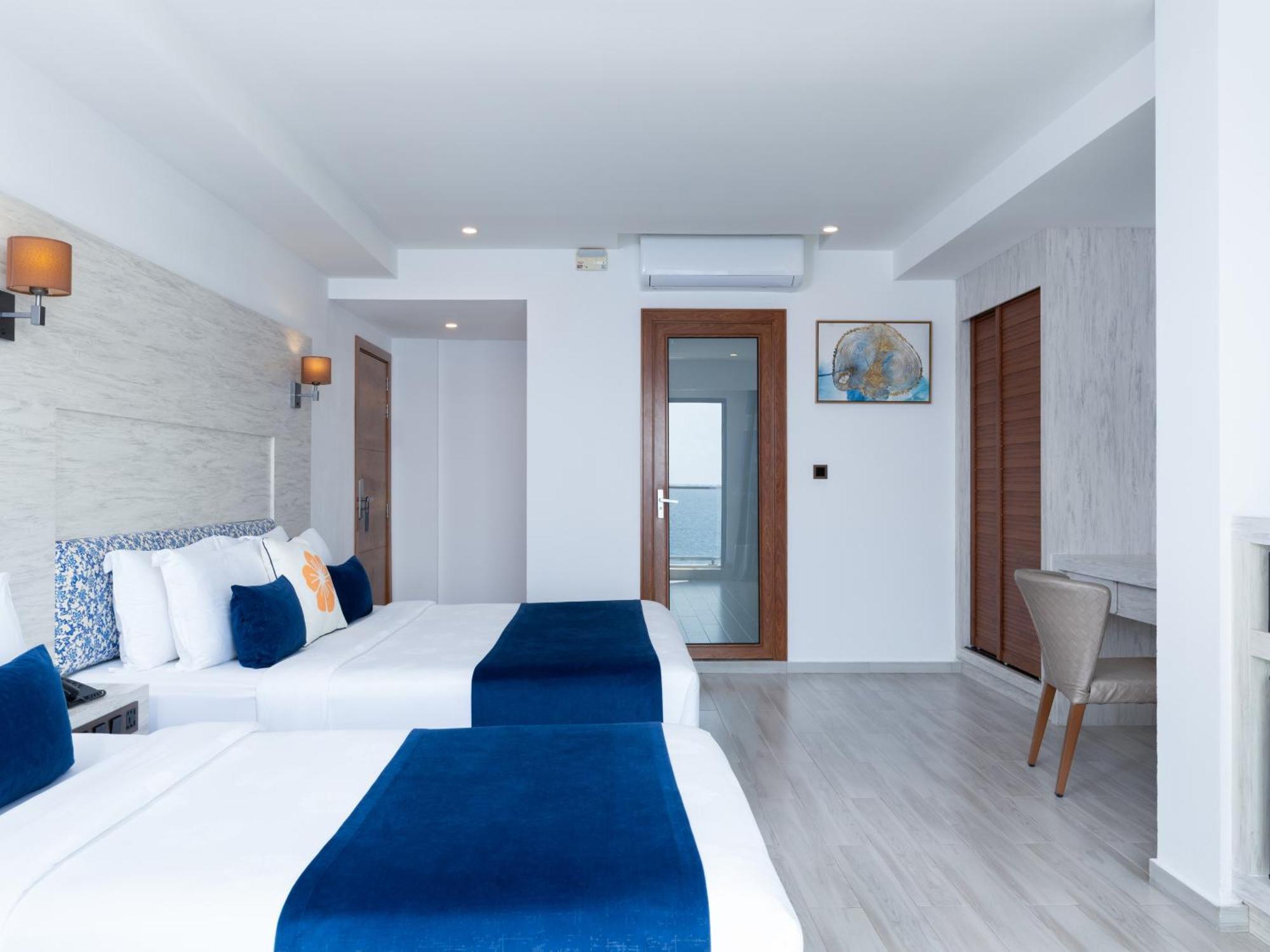 Camera Familiare Deluxe con Vista Mare e Balcone