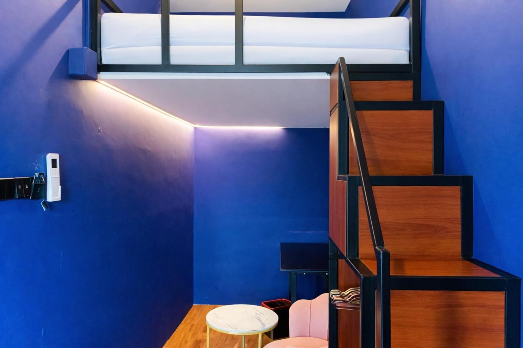 Deluxe, Window, Shared Bathroom
