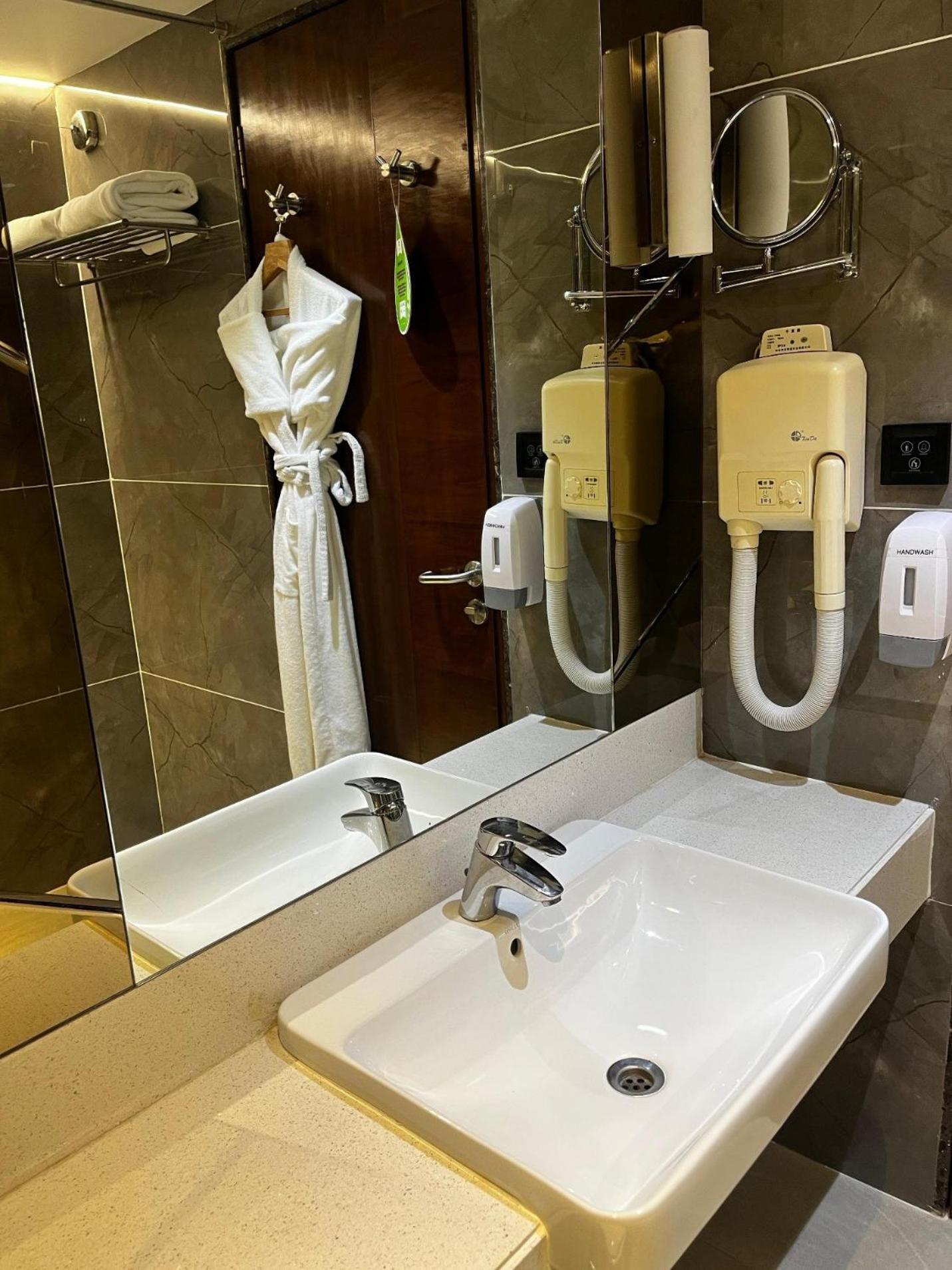 Executive Suite (10% discount on Laundry)